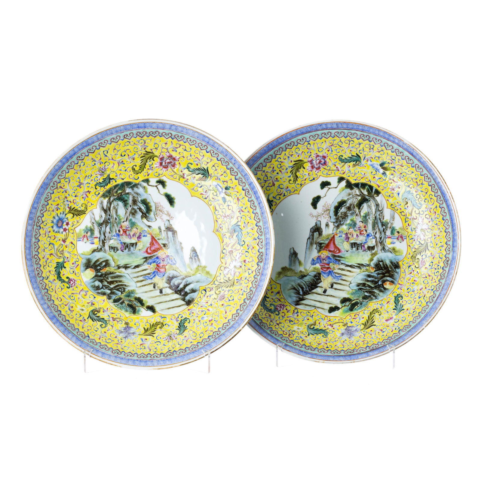 Large pair of Chinese porcelain plates, Republic (1 of 1)