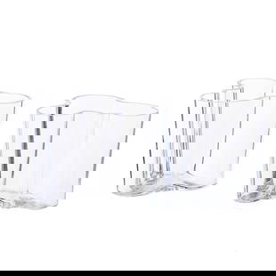 ALVAR AALTO (1898-1976) - Pair of Savoy vases: Finland, 20th century, made by Iitala, pair of savoy vases, in glass, signed on the base. Signs of use. Dim.:10cm.