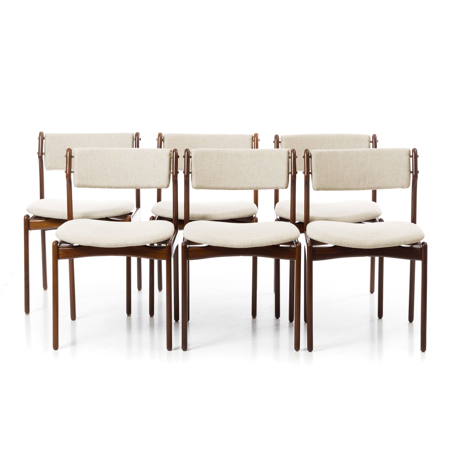 ERIK BUCH (1923-1982) - Six rosewood chairs: Denmark, c.1960, in rosewood and upholstered in gray fabric. Signs of use. Dim.:78.5x48.5x50cm.