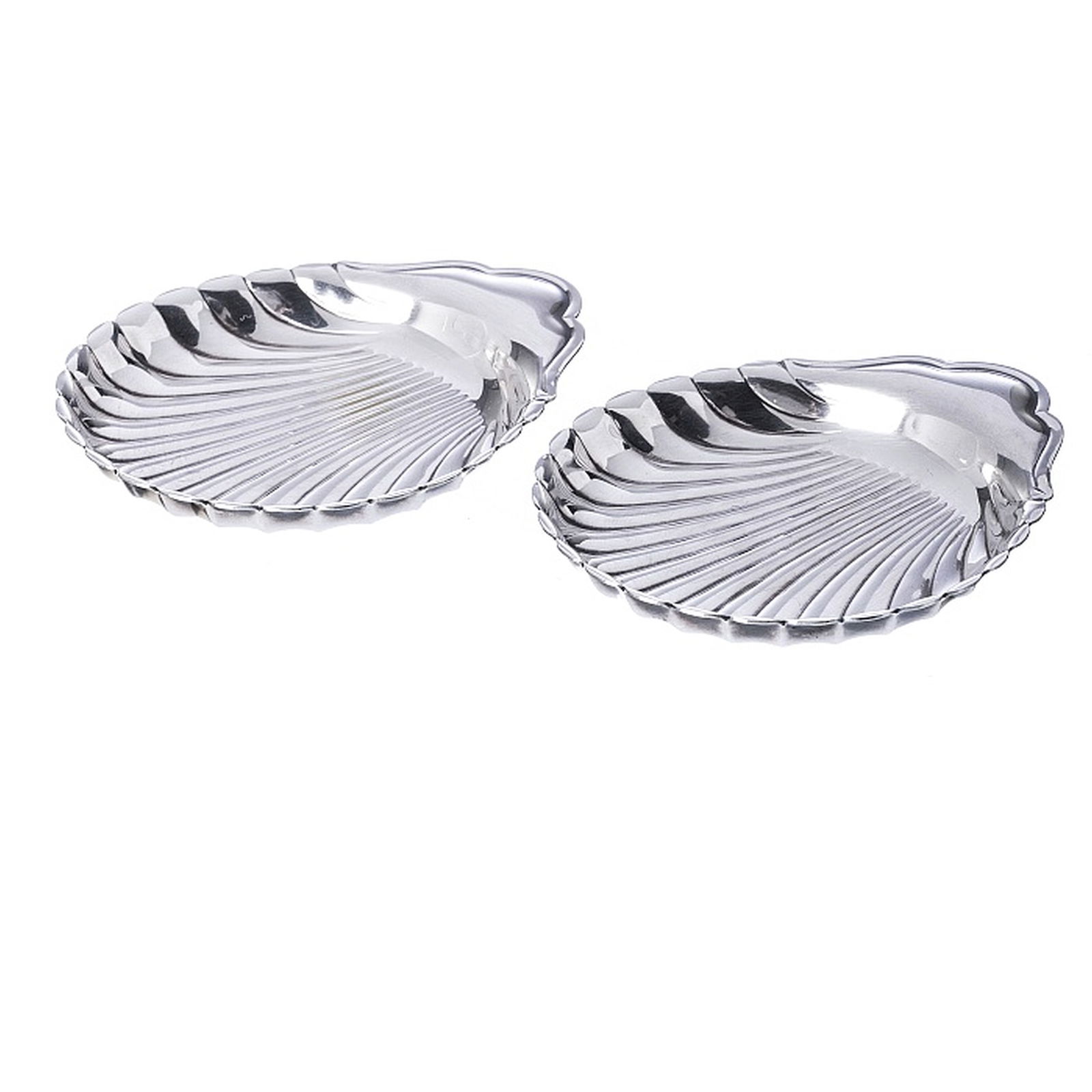 CHRISTOFLE - Two shell ring holders: France, silver-plated metal, gummed, shell-shaped. Mark 'Chirstofle' (post 1983). Signs of use. Dim.: 11cm.