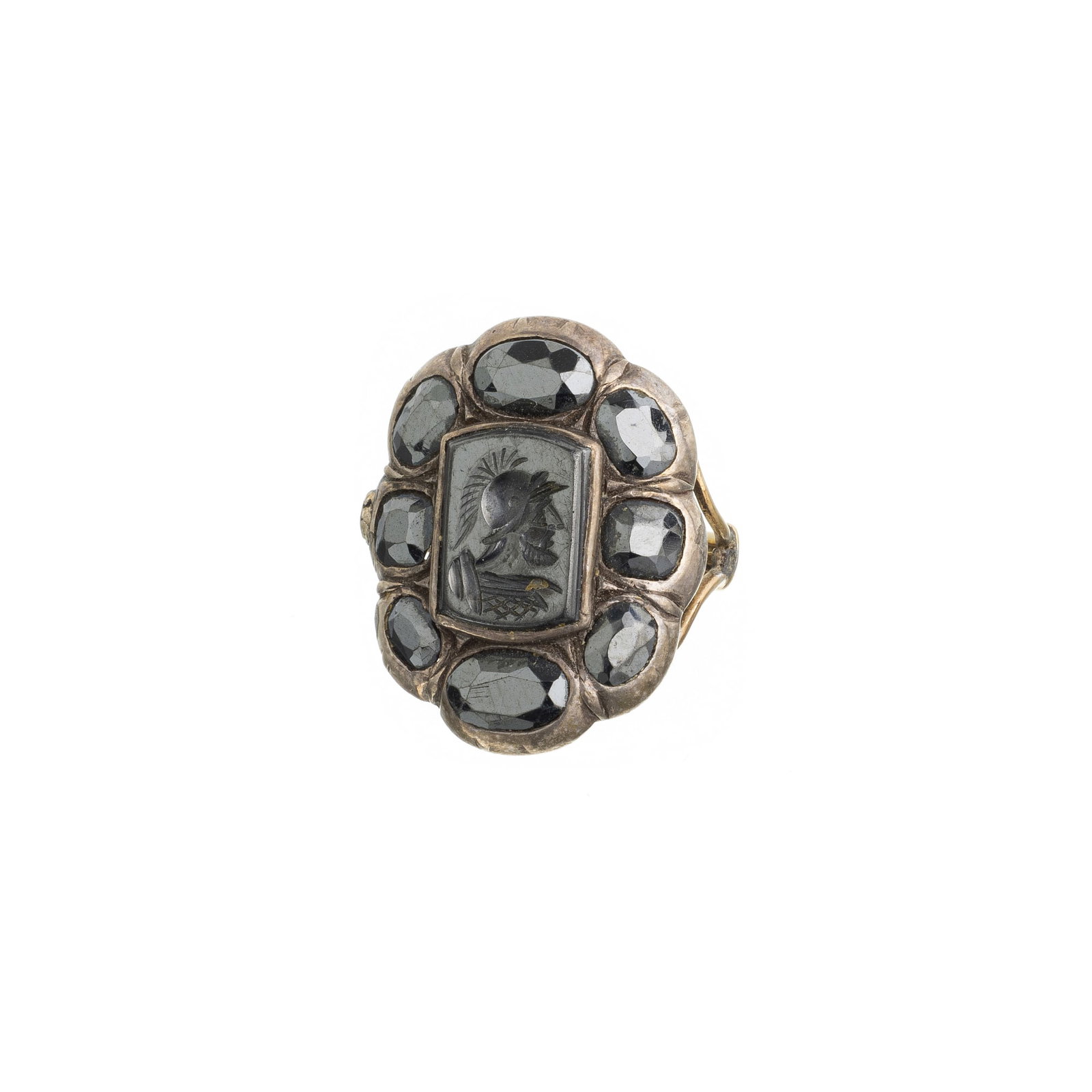 Silver and gold Cameo ring with Marcasites: Silver and yellow gold with various Marcasites. Total weight:8,6g. Med.:7.