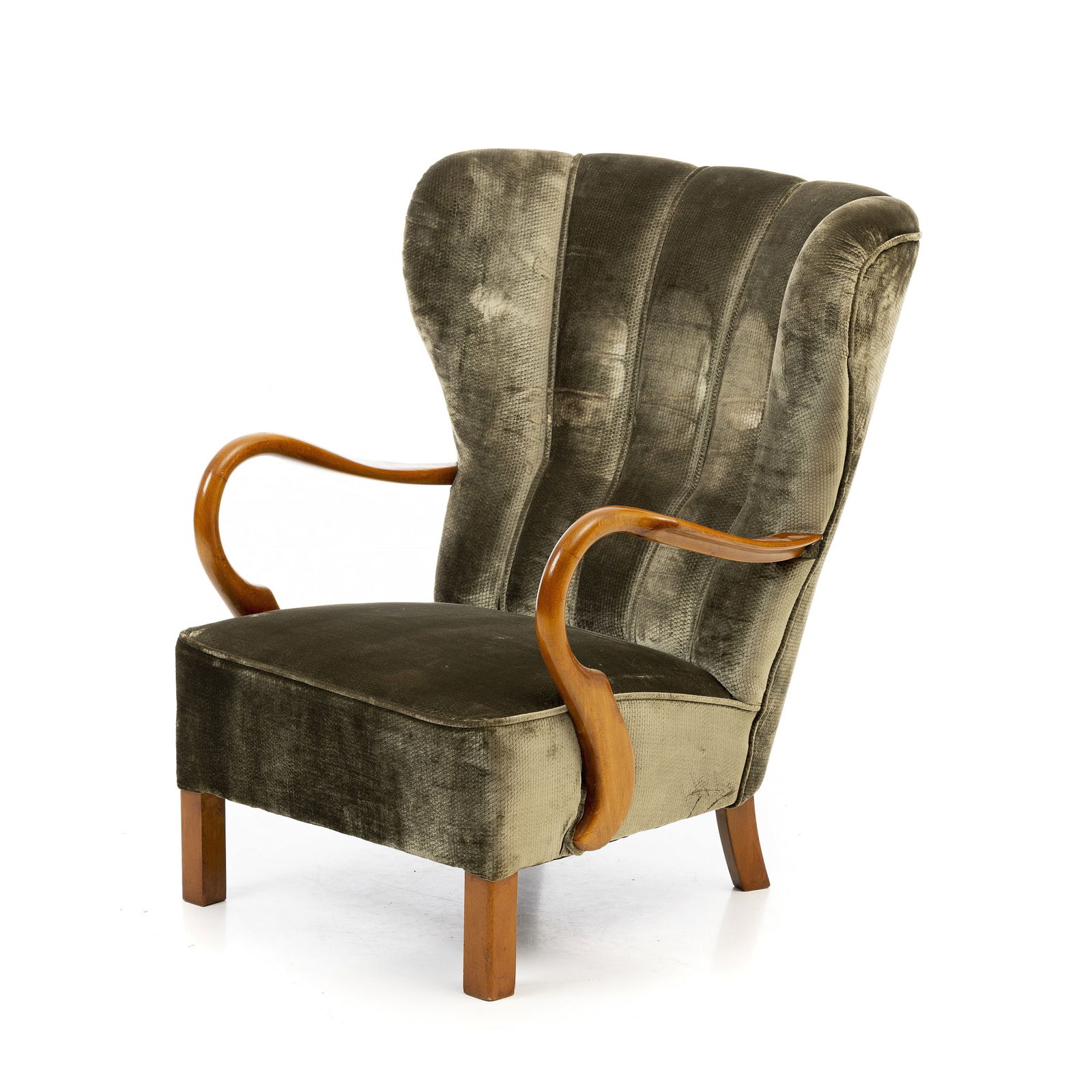 ALFRED CHRISTENSEN (1903-1980) (Atrib.) - Lounge Armchair: Denmark, c. 1940-50, wooden frame and armrests and green velvet upholstery with ribbed backrest, in the style of Alfred Christensen and produced by Slagelse Mobelvaerk. Signs of wear. Dim.: 92x77x78cm