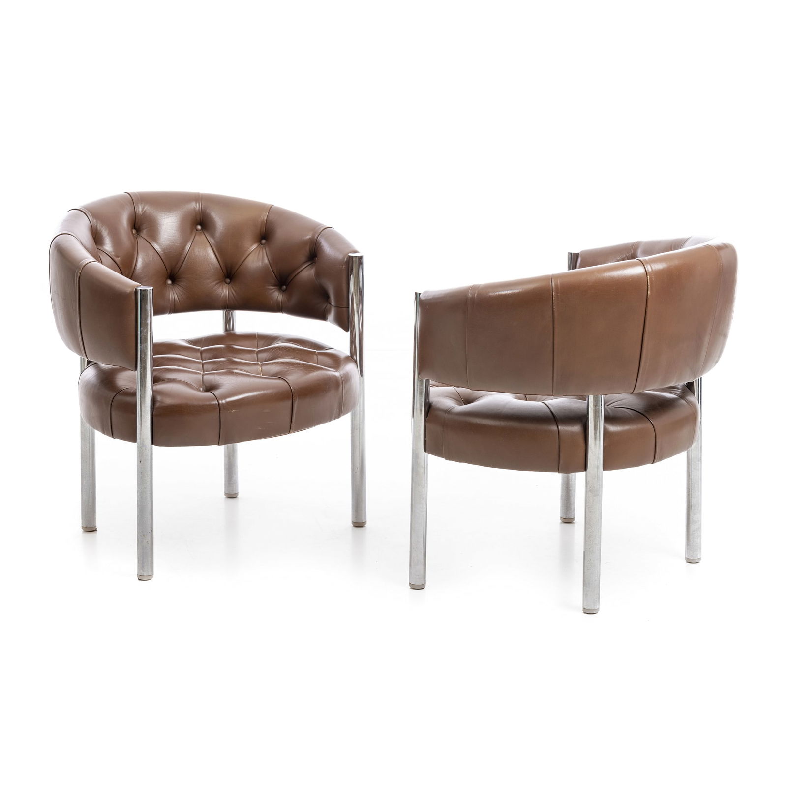 ROBERT HAUSSMANN (1931-2021) - Pair of leather armchairs: Switzerland, c.1970, manufactured by Dietiker, structure in chromed metal upholstered in brown leather. Signs of use. Dim.:73x70x57cm.