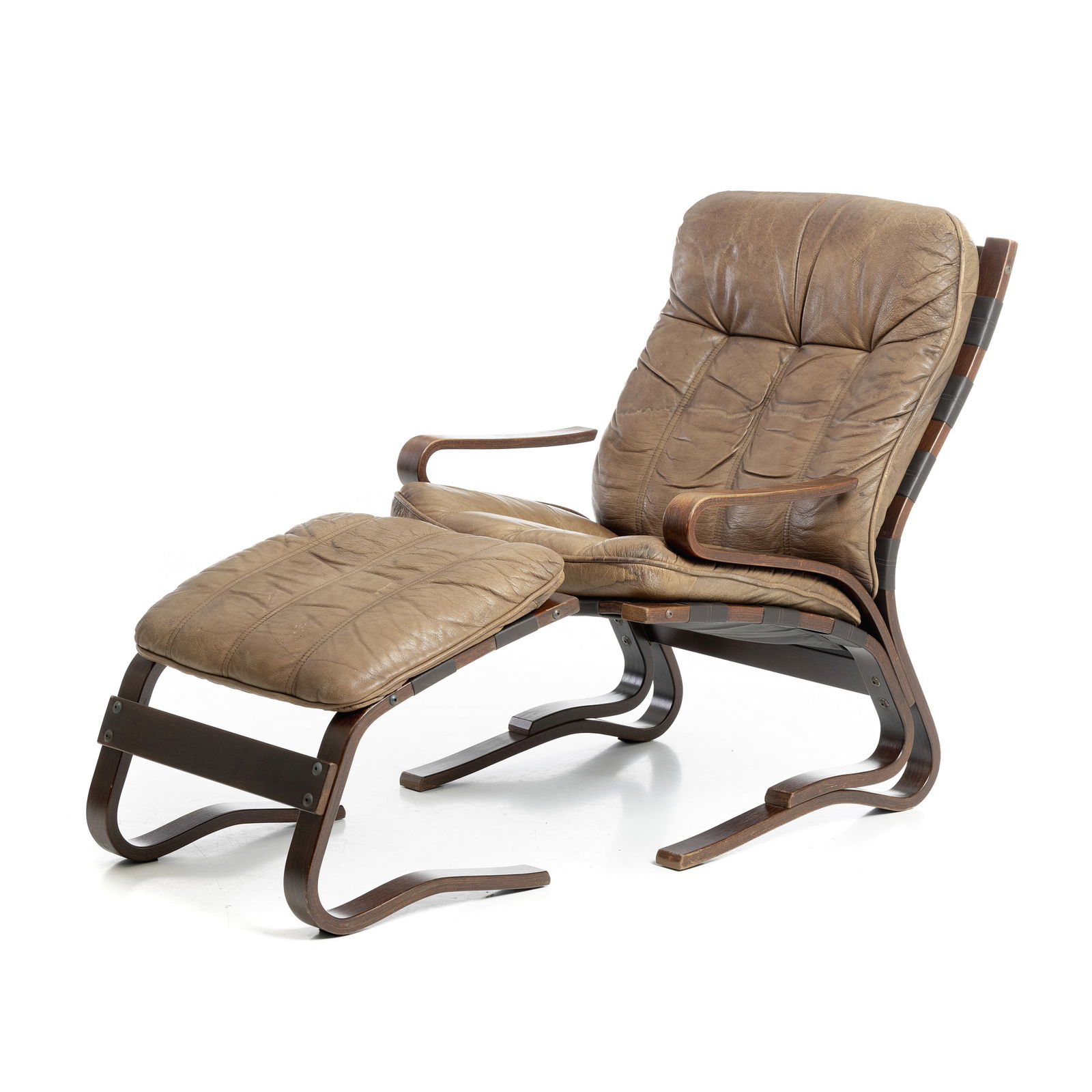 ELSA & NORDAHL SOLHEIM, c.1970 - Armchair with footstool 'Kengu': Norway, c.1970, manufactured by Rybo Rykken & Co., mahogany frame, leather upholstery. Signs of use. Dim.: from 49x53x50 to 92x67x82.5cm.