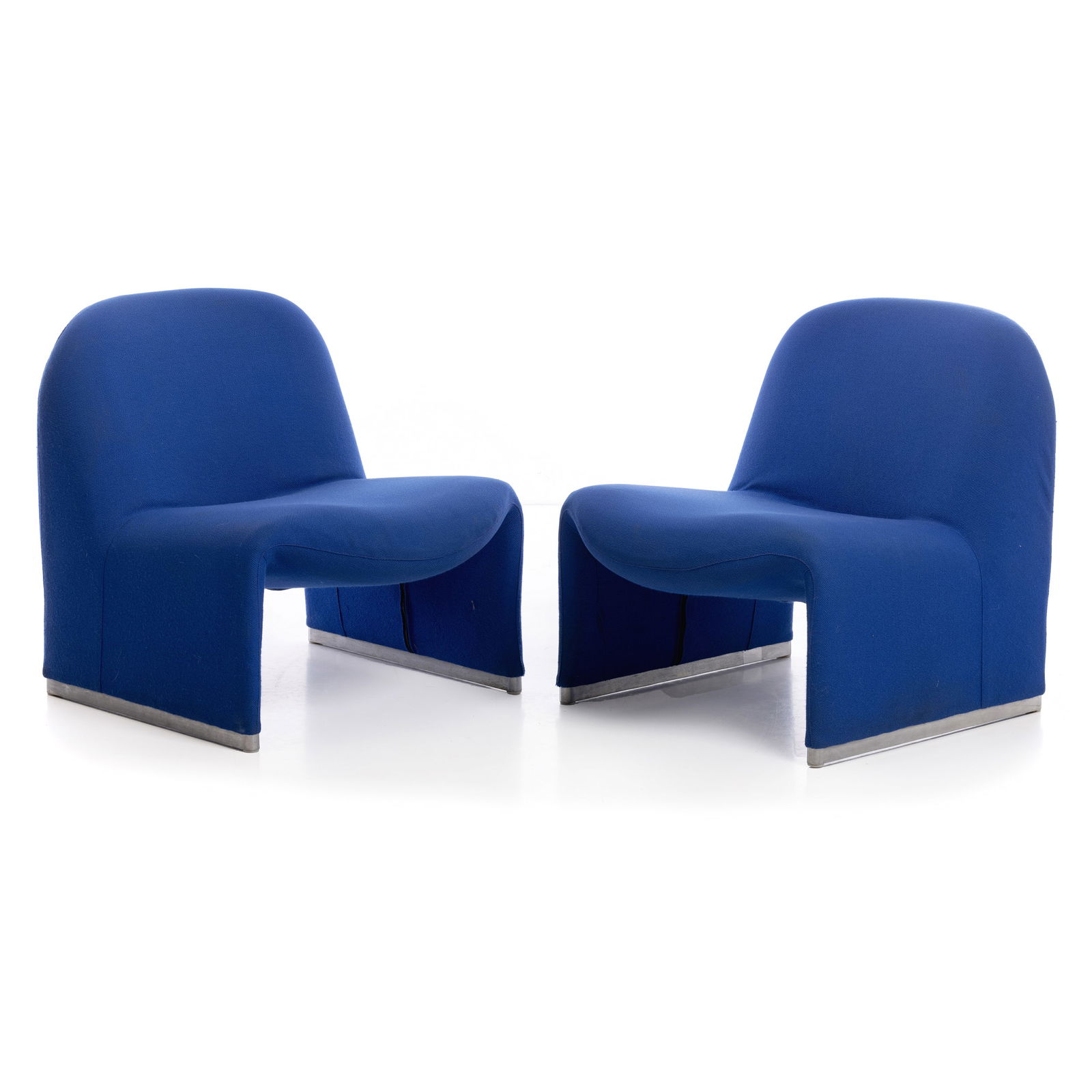 GIANCARLO PIRETTI (b.1940) - Pair of armchairs 'Alky': Italy, c. 1970-80, pair of armchairs with aluminium frame and blue fabric upholstery, "Alky" model, manufactured by Anonima Castelli. Signs of use. Dim.: 73x66x75cm