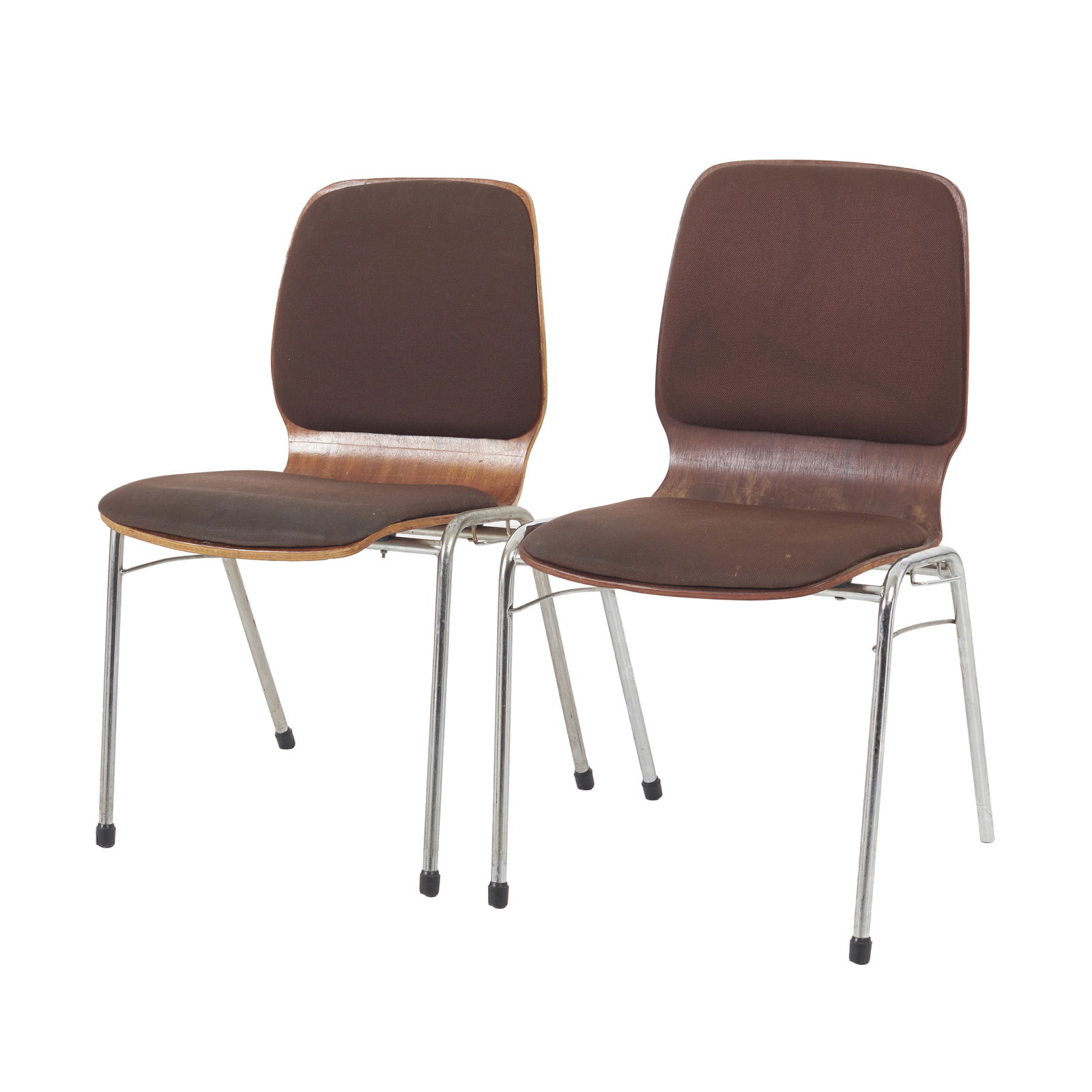 CARLO RATTI (c. 1970) - Two office chairs: Italy, c. 1970, curved plywood frame, seat and backrest upholstered in brown fabric, chrome metal feet, with a side accessory to join the chairs. Minor defects and some stains. Dim.: from 81x55x41cm t