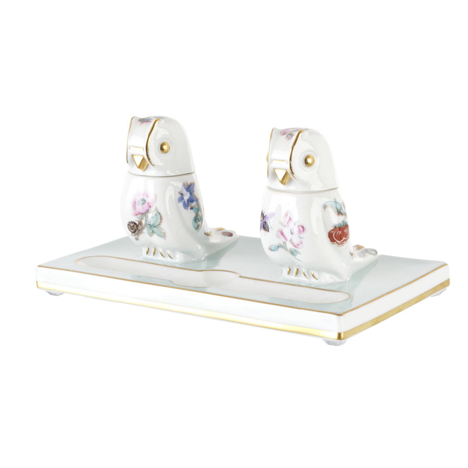 VISTA ALEGRE - Inkstand 'Tarde Piaste' (Too little, too late), Collectors' Club 2013: Portugal, 2013, reissue of a 1933 piece, in porcelain, polychrome and gilt decoration, with two owls decorated with floral motifs. Marked and numbered '0532/5000'. Signs of use. Dim.: 24cm.