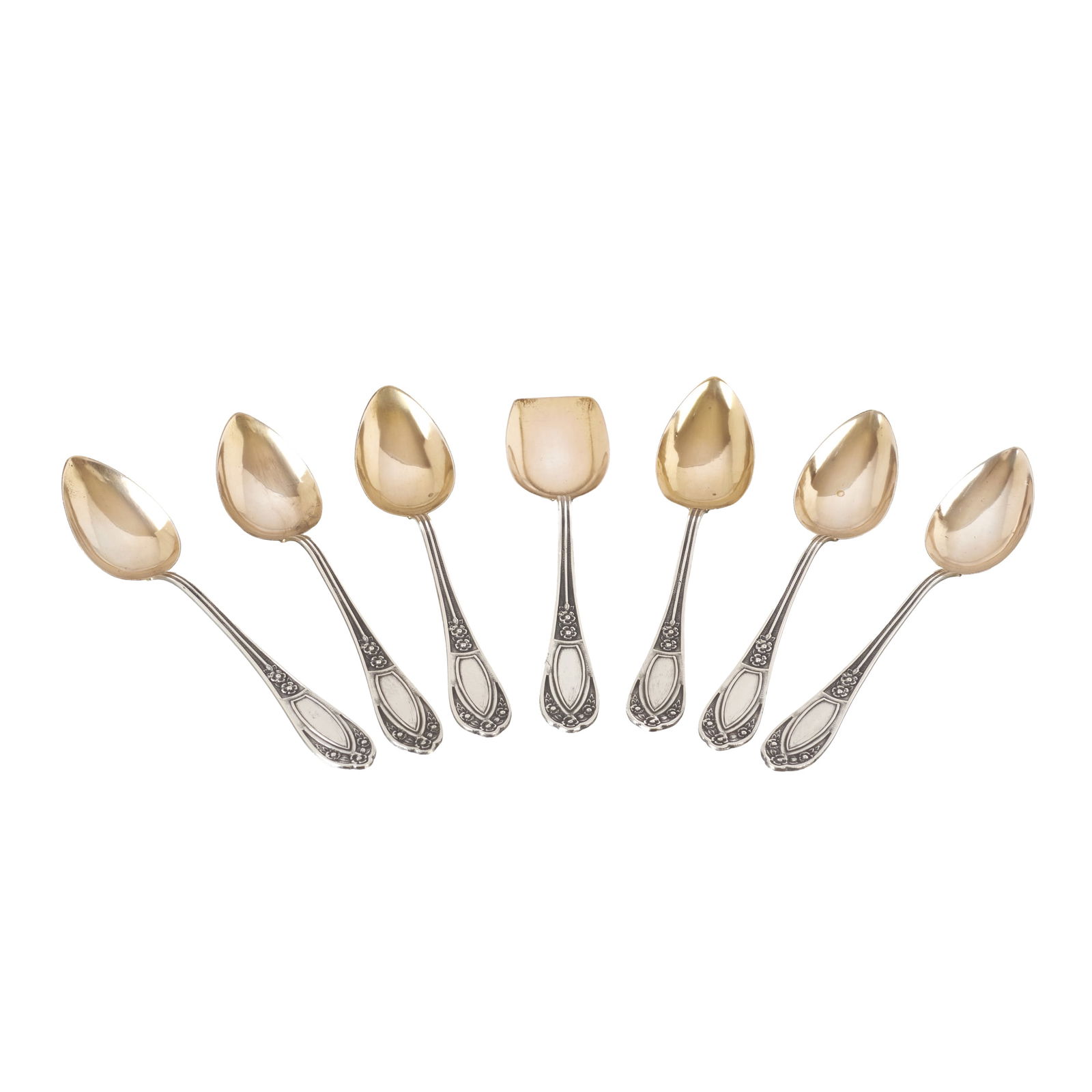 Set of six silver teas and sugar spoons: Portuguese silver, handles with relieved and engraved floral decoration, gilt bowls. Comes with box. Signs of use. Total weight approx.: 49g. Dim.: 11.5cm (spoons).