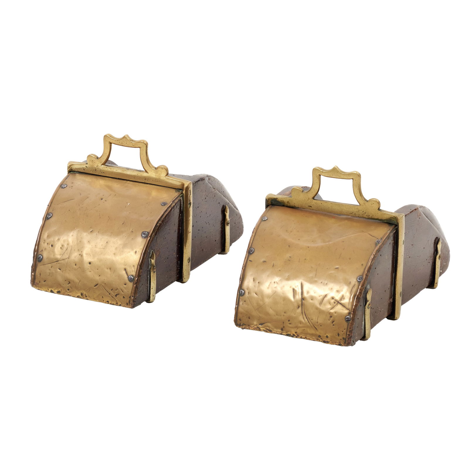 Pair of stirrups: Portugal, 19th century, wood with gilded metal fittings. With traces of woodworm and some dents. Dim.: 23.5cm.