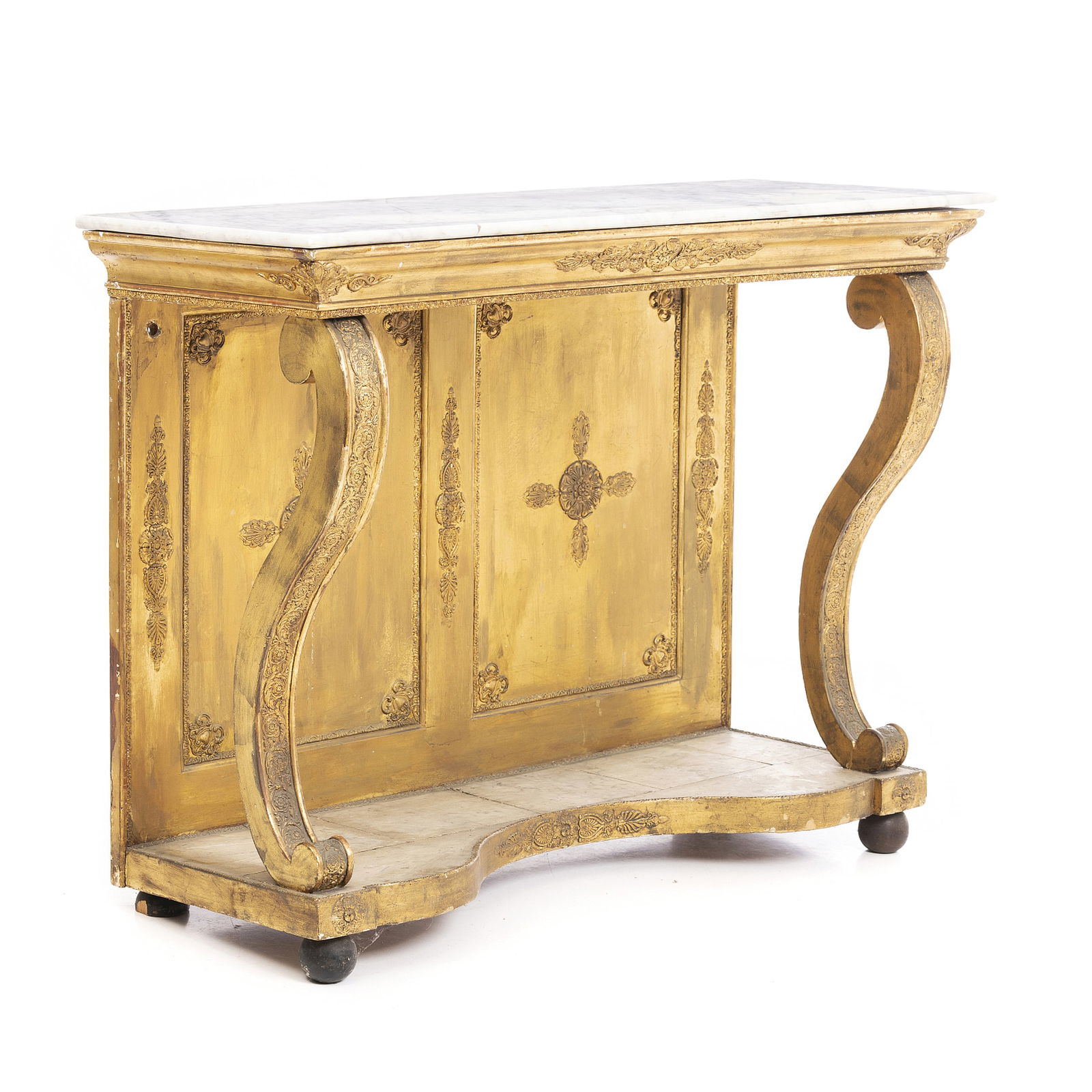 Console in gilded wood: France, 19th century, carved wood, with marble top and ball feet, carved and molded decoration with garlands, rosettes and acanthus leaves. Signs of use. Dim.: 97x128x50cm.