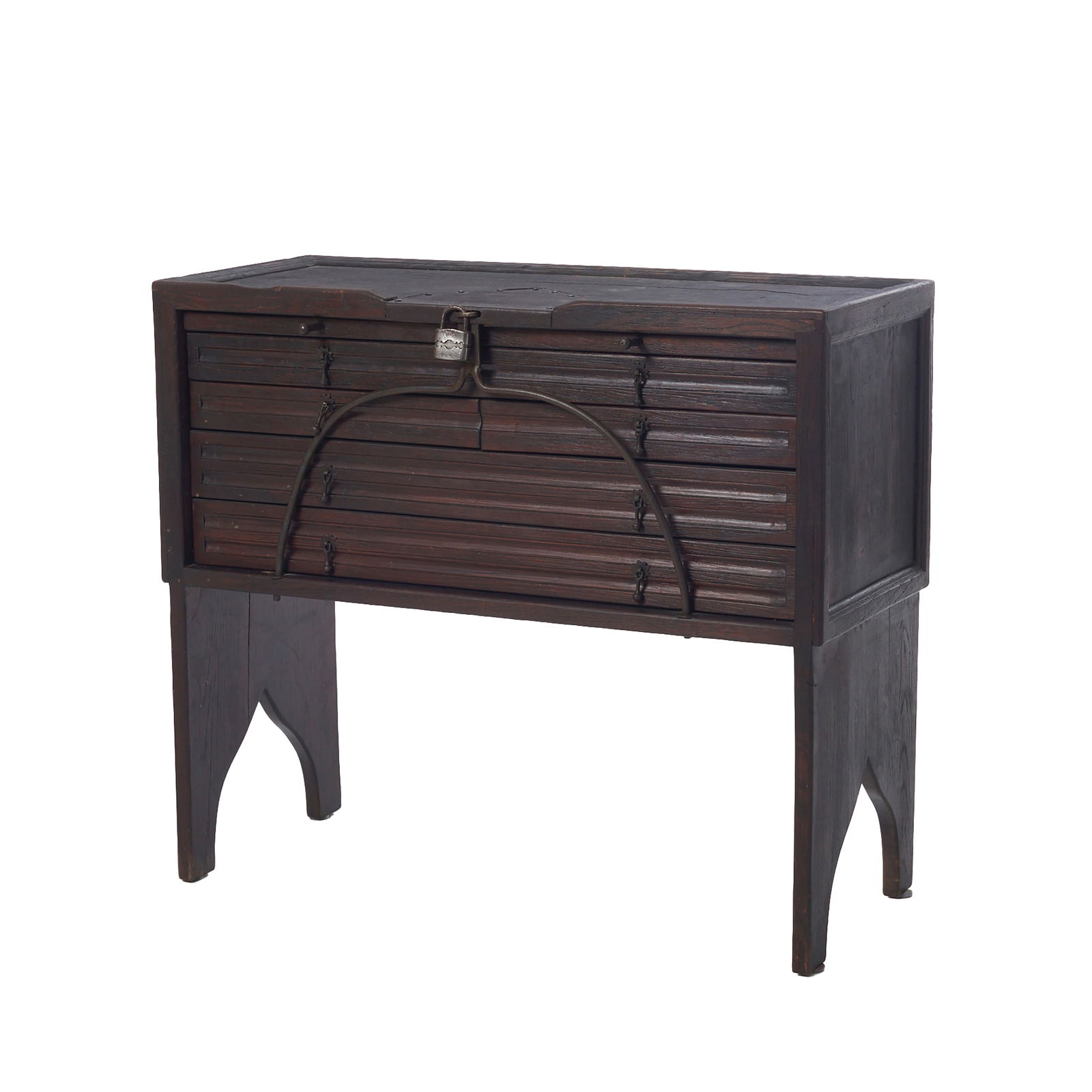 Jeweler's bench: Portugal, 20th century, carved chestnut, box with six drawers, iron hardware. Signs of use. Dim.: 80,5x92x40,5cm.