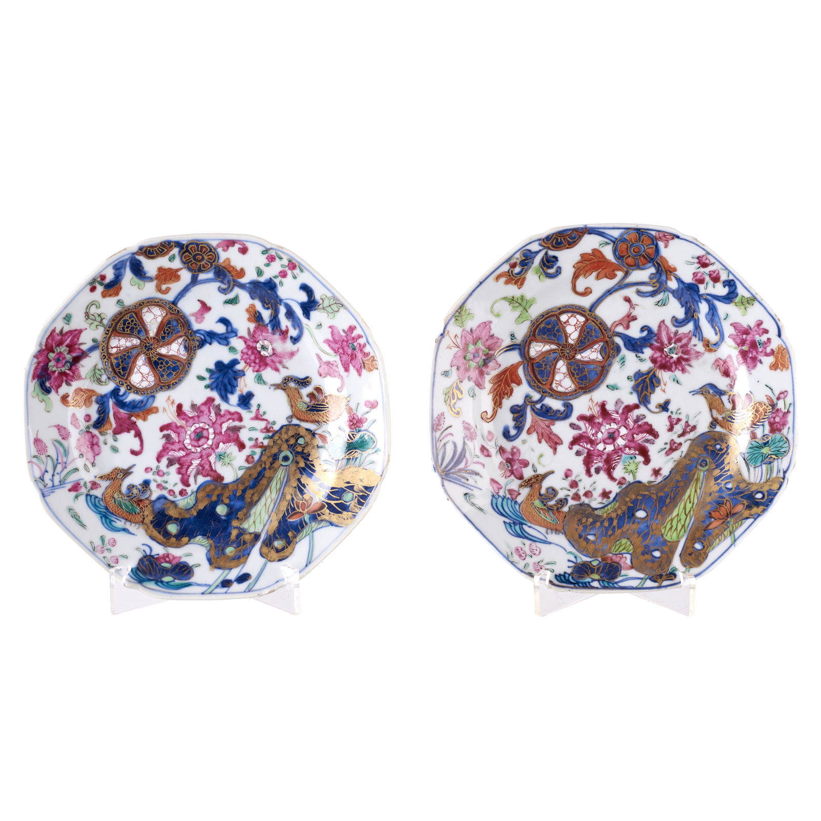 Pair of porcelain plates with tobacco leaf design from China, Qianlong. (1 of 1)