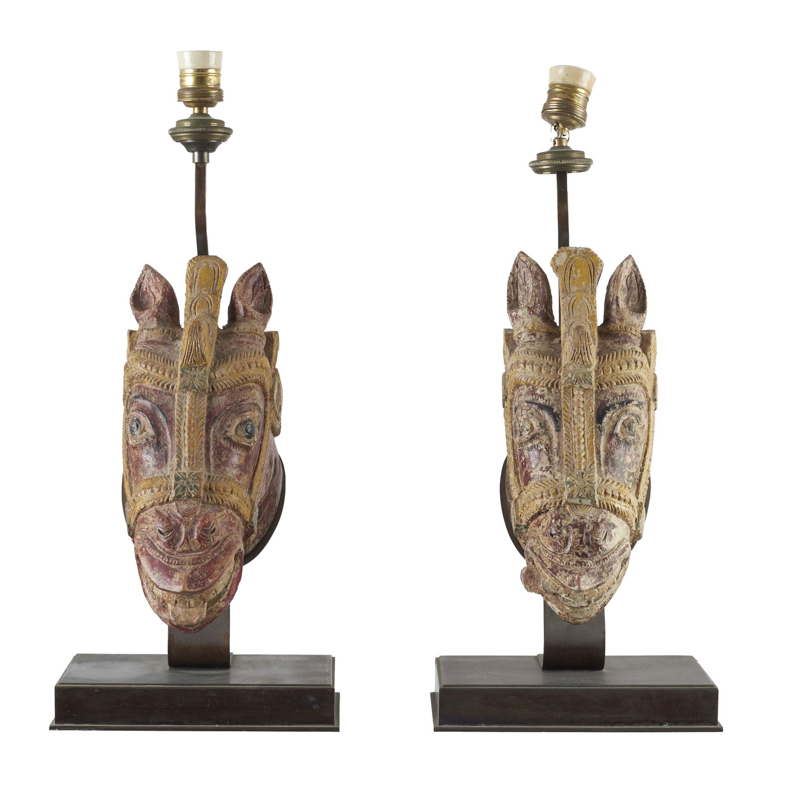 Pair of 'horse head' lamps: India, 20th century, carved teak, polychrome decoration, representing horse heads. Metal base. Signs of wear. Dim.: 55 cm.