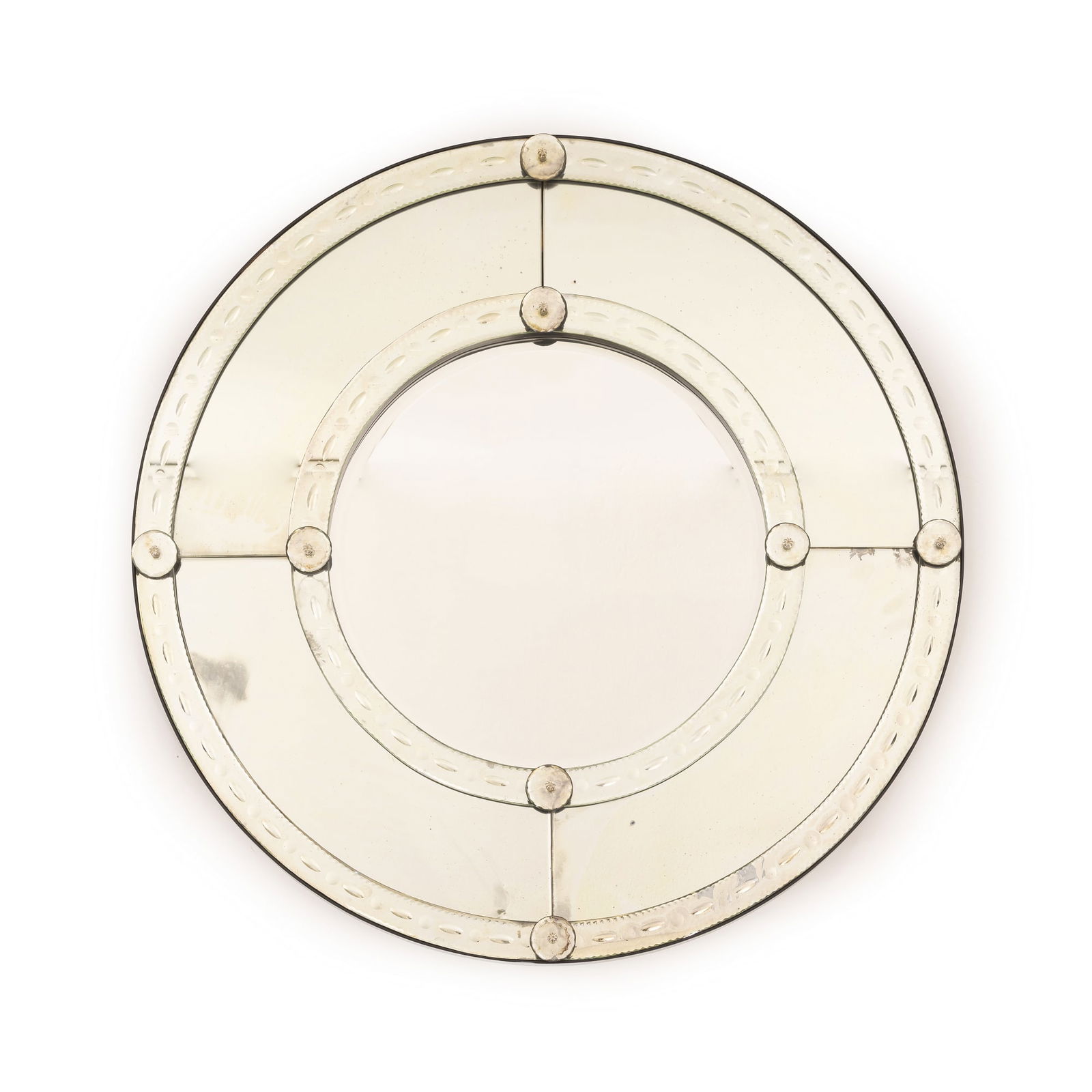MURANO, c.1930 - Art Deco glass mirror: Italy, Murano, c.1930, round mirror in panels of engraved and cut glass, with a wooden base. Signs of wear. Dim.: 91 cm