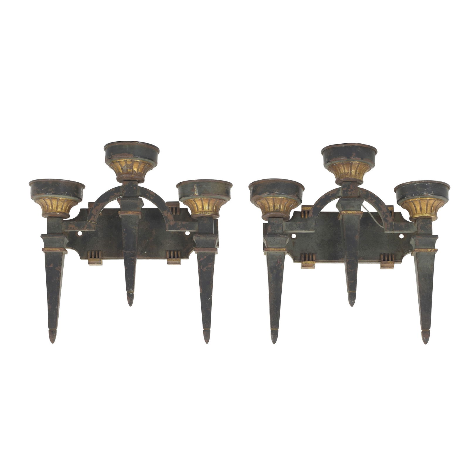 Style of GILBERT POILLERAT (1902-1988) - Pair of Iron Sconces: France, c.1940, in black-lacquered cast iron and brass, with three lights. Electrified. Signs of use and oxidation. Dim.: 39 cm.