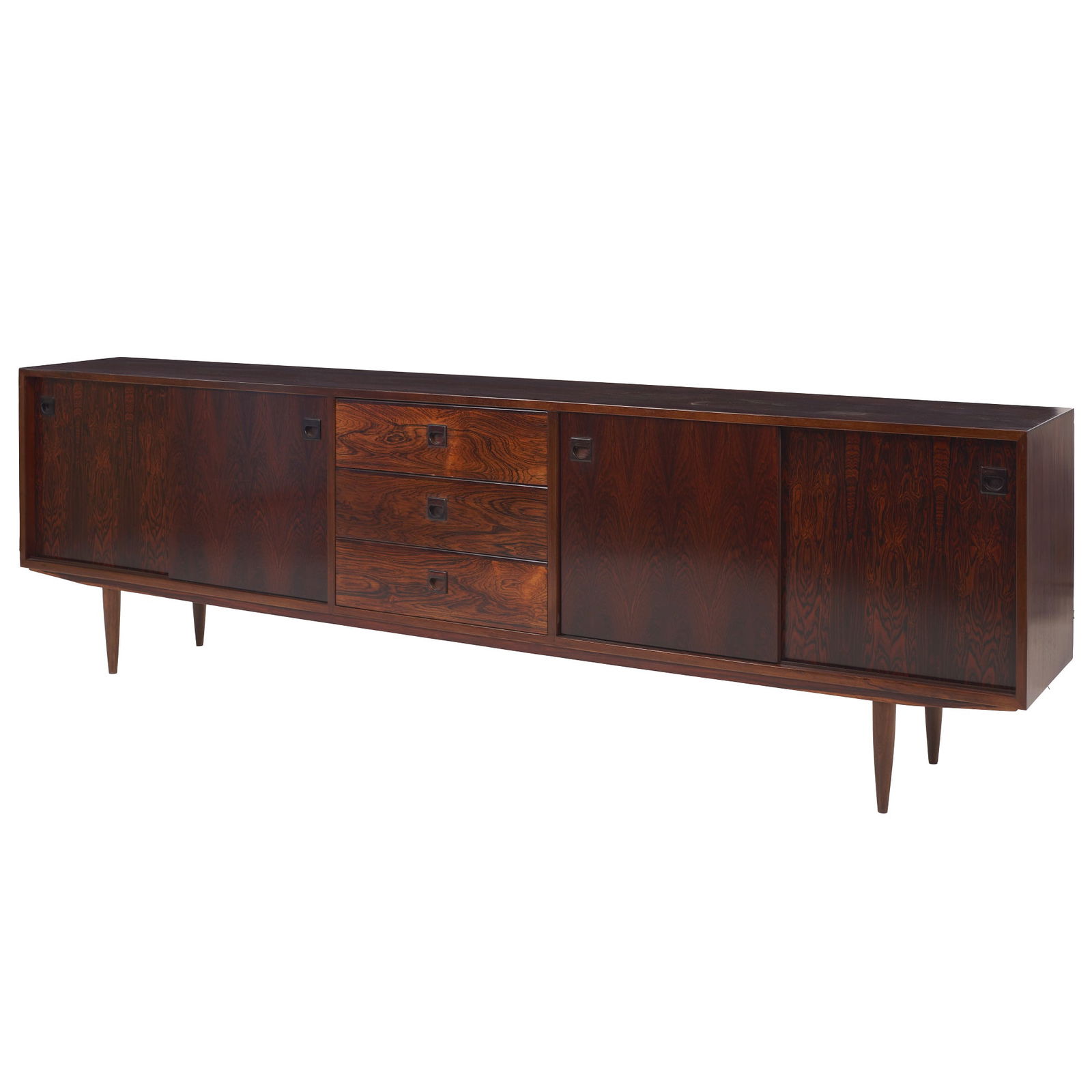DANISH WORK, c.1960 - Rosewood sideboard: Denmark, c.1960, in rosewood and other woods, with three doors in the center and four doors with shelves inside. Signs of use. Dim.: 75x250x40cm