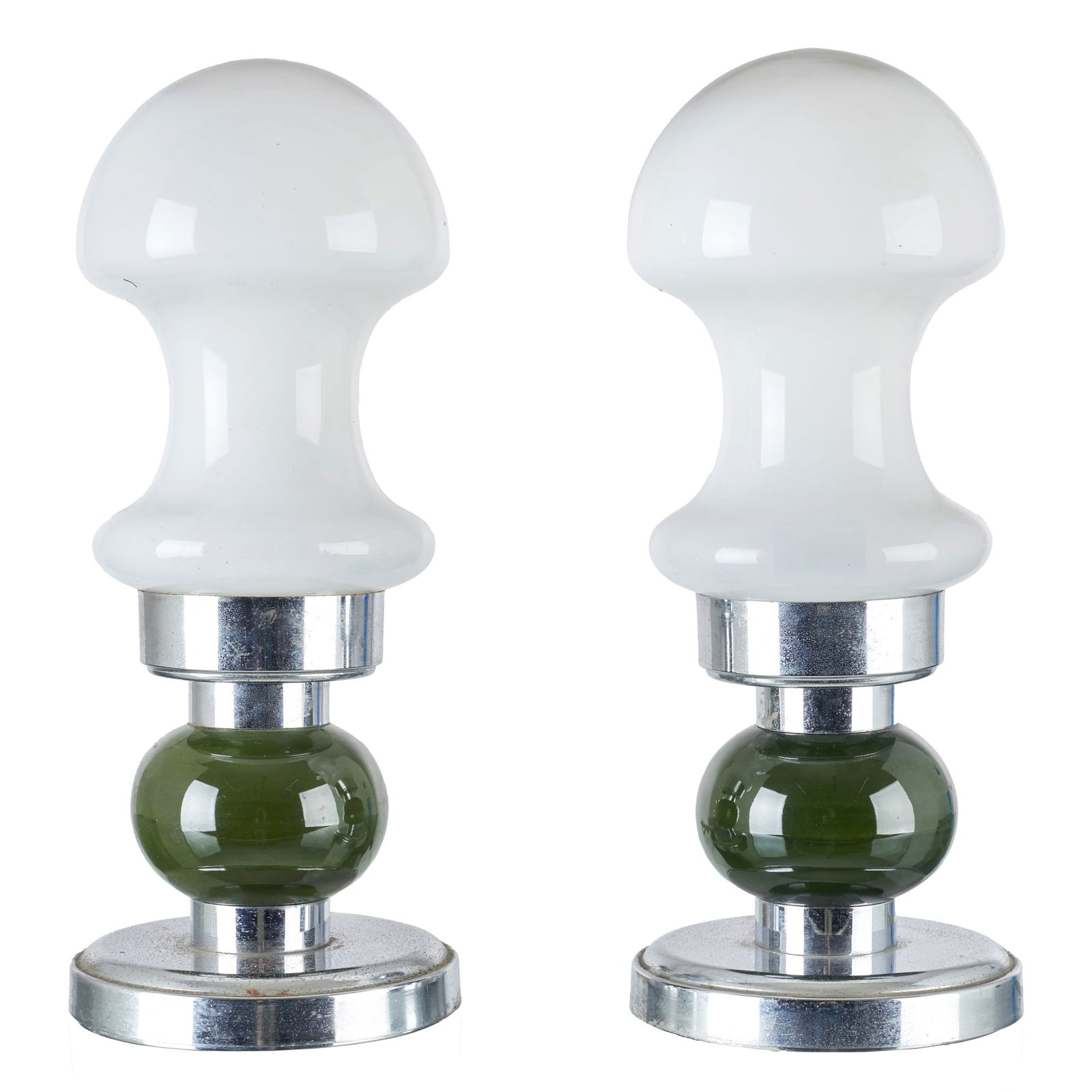 CARLO NASON (1935) / MAZZEGA - Pair of table lamps: Italy, circa 1970, green glass base and white upper section, with chrome-plated metal frame. Electrified. Signs of wear. Dim.: 41 cm.