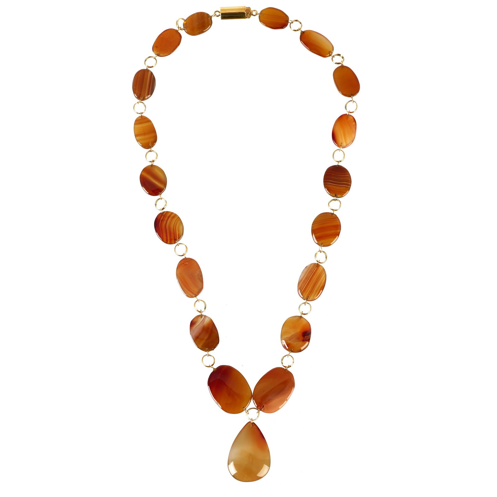 VIRGILIO SECO (20th/21st) - Necklace in gilt silver and carnelian agate: Carnelian agate bead necklace, clasp and links in Portuguese silver, contrast 925 eagle. Signs of wear. Total weight approx.: 80.79g. Dim.: 32.5cm.