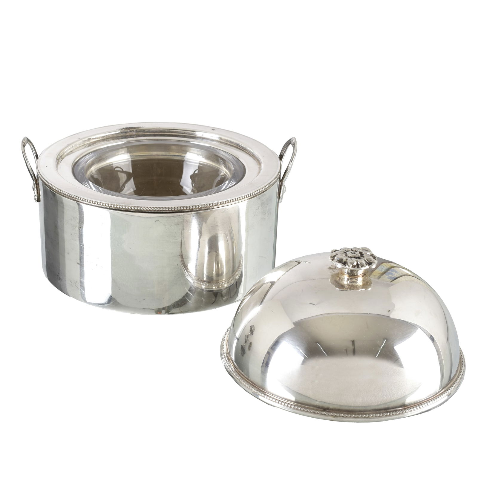 VALENTI - Silver plate Caviar Cooler: Spain, 20th century, in silvered alpaca with pearl detail and two handles, interior with crystal container. Marked on the base 'Valenti - Made in Spain'. Signs of use. Dim.: 17x20.5cm.