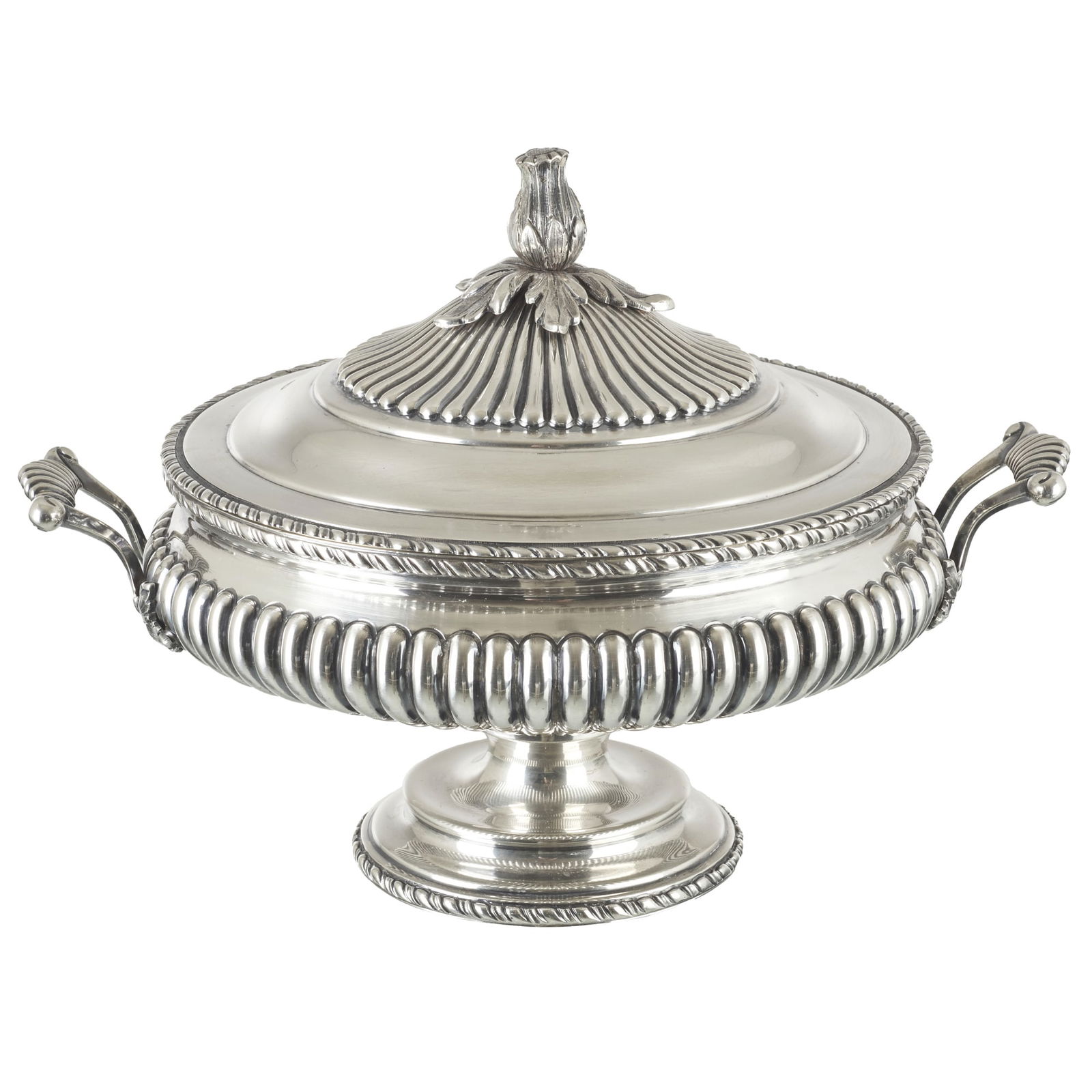 Fluted Silver tureen: Portuguese silver, c.1950-60, hallmarked ?Abilio Jose da Costa? (registered 1932), with raised decoration featuring fluting and a knob adorned with a flower. Signs of wear. Approx. weight: 1734g.