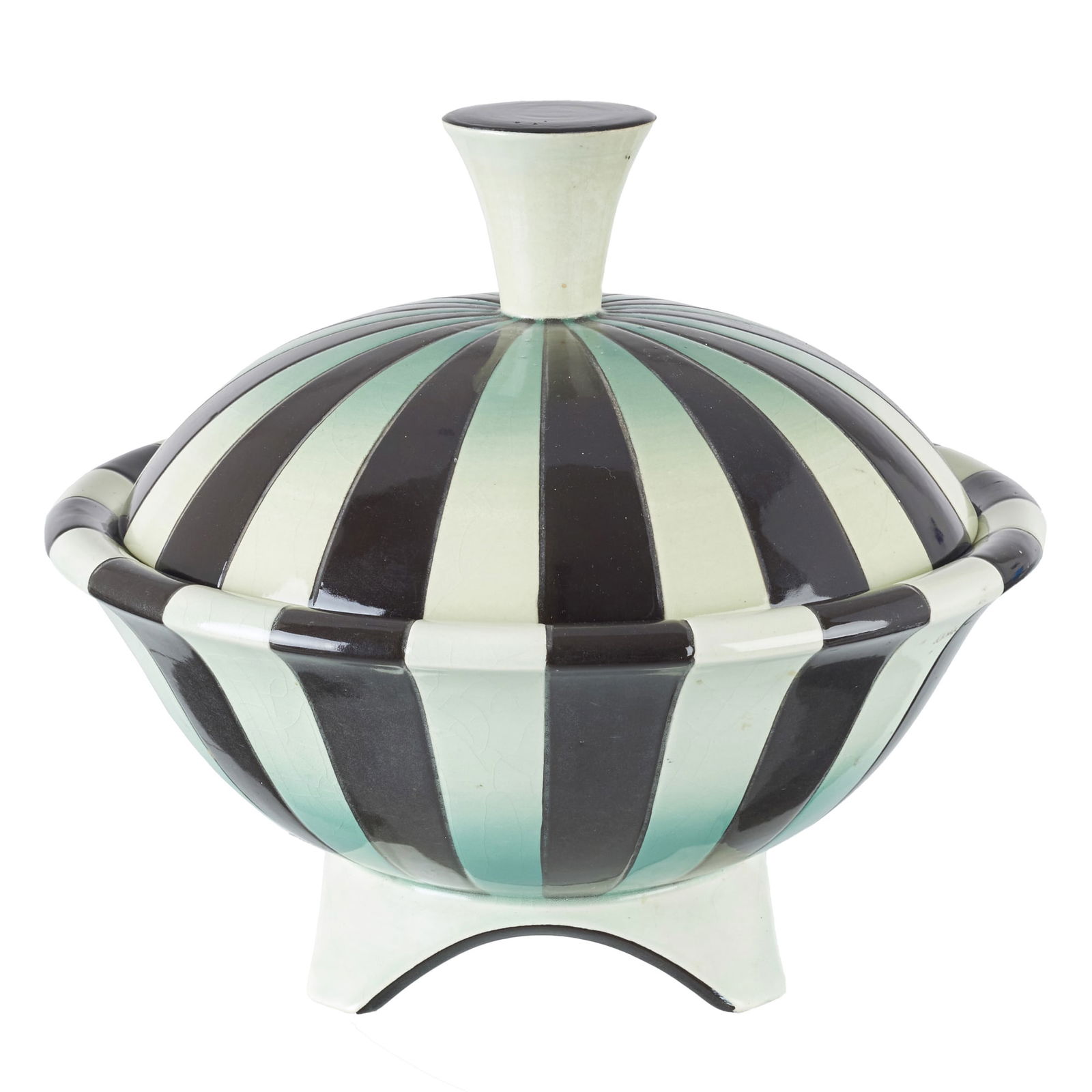 ALELUIA - Lidded box: Manufactured in Aleluia, Aveiro, polychrome glazed decoration. Marked and numbered 654-A. Crackling and signs of wear. Dim.:26 cm.