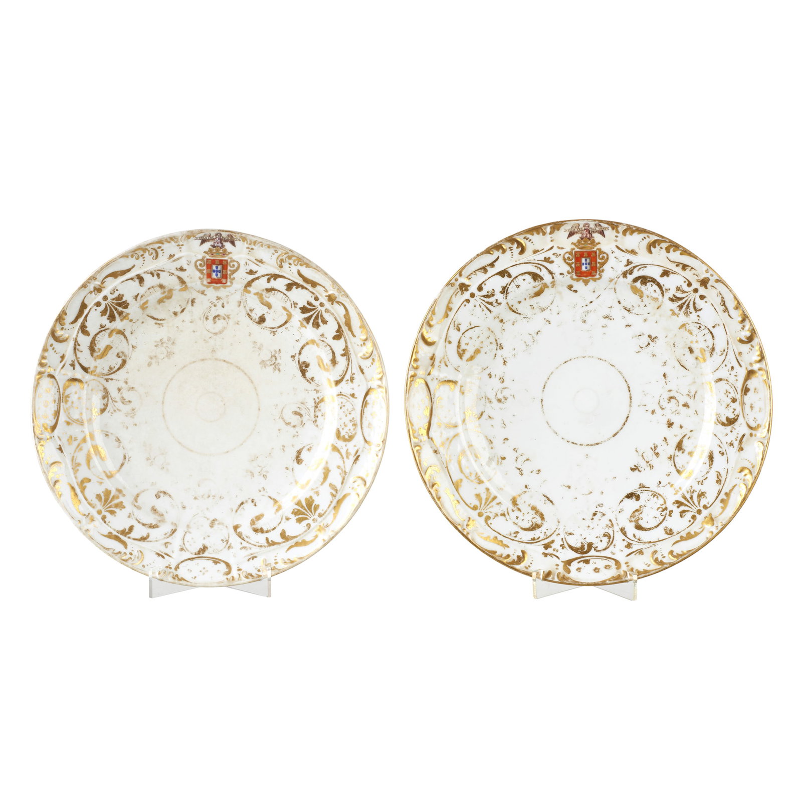 VISTA ALEGRE - Pair of 'Marques de Abrantes' armorial plates (1 of 1)