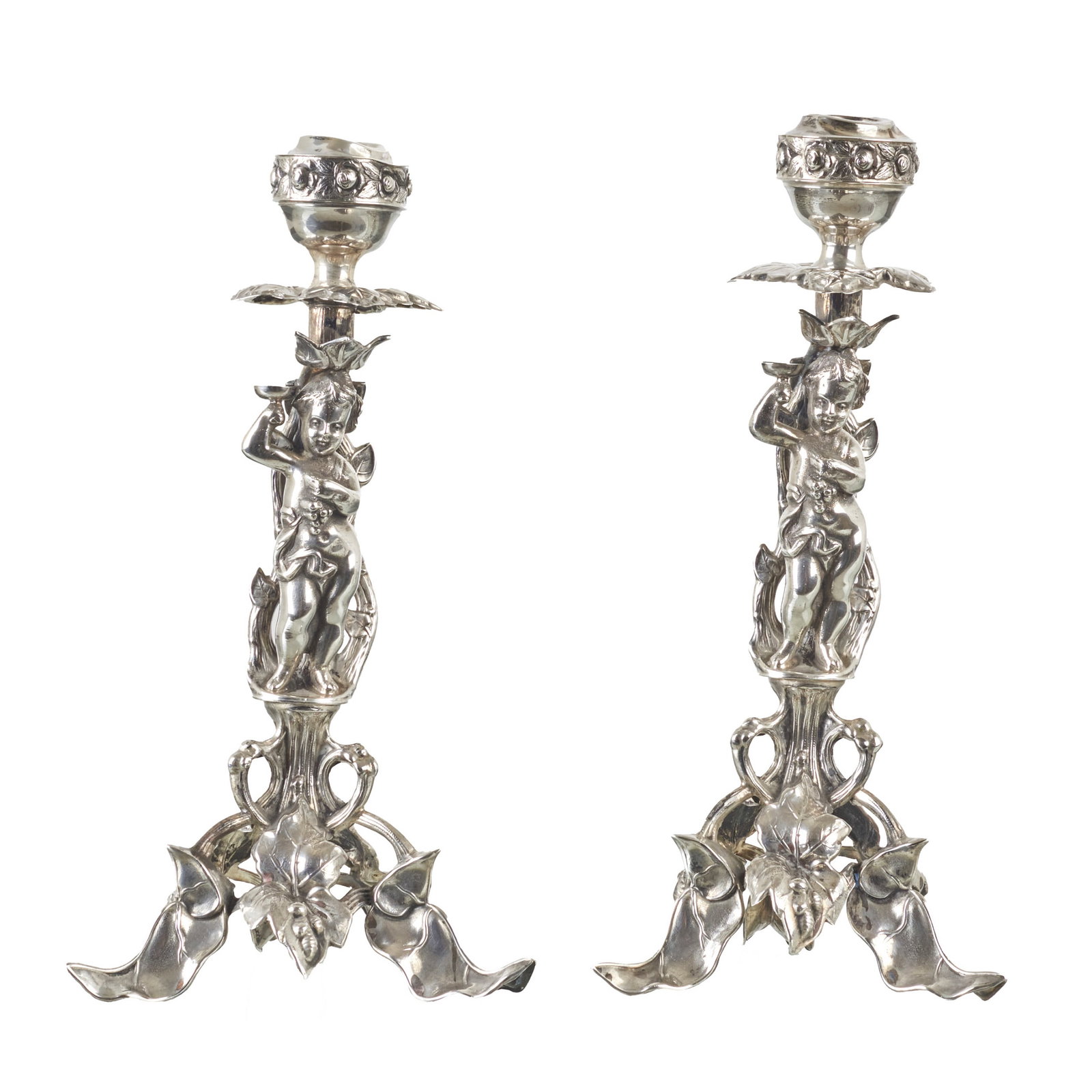 Pair of Spanish silver figural Candlesticks: Spanish silver, 915 pentagram contrast, silversmith?s mark, openwork and relief decoration depicting cherubs amidst plant and floral motifs. Signs of use. Approx. weight: 501g. Dim.: 26cm.