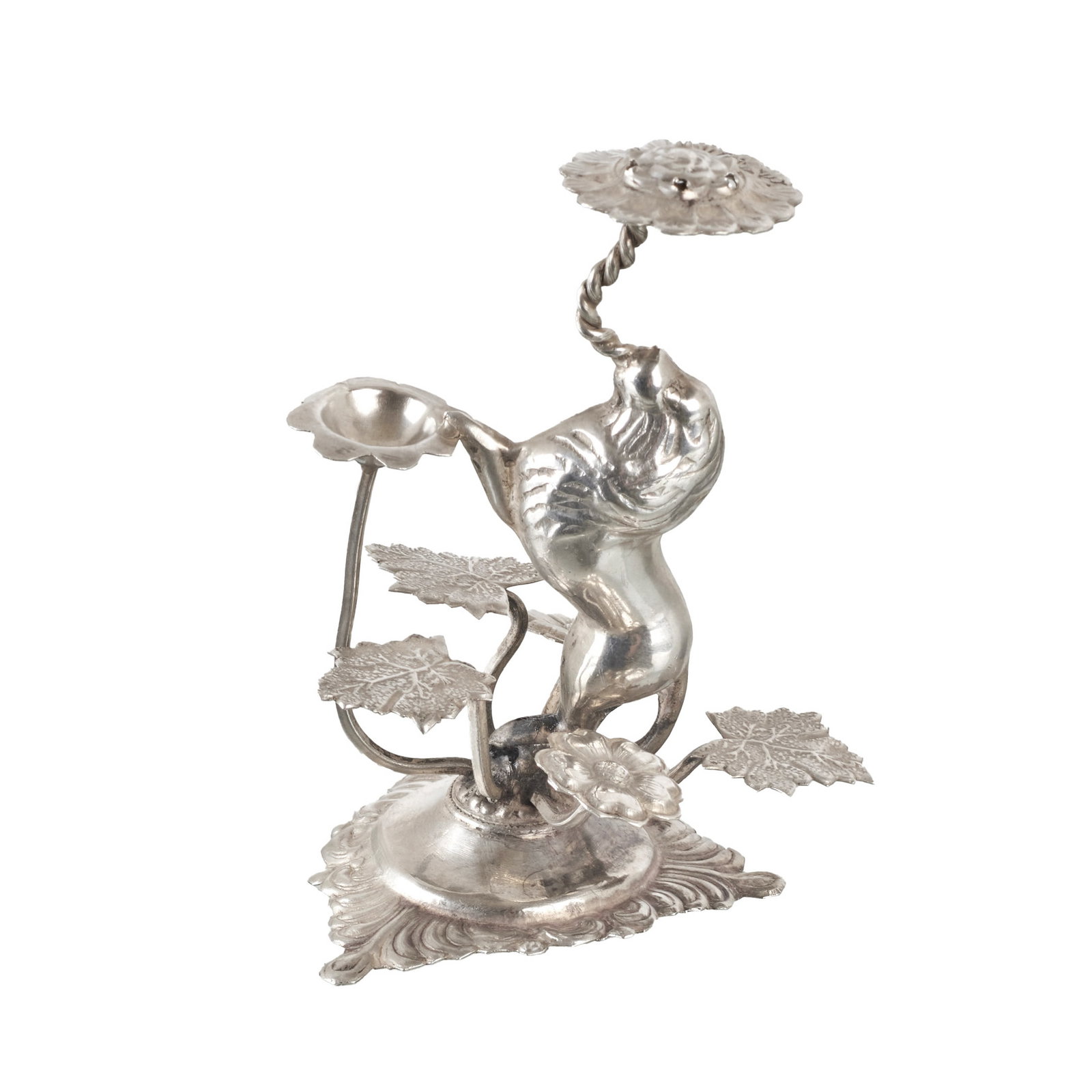 'Lion' toothpick holder in silver: Portuguese silver, 19th century, with cut-out and raised decoration depicting a lion amongst flowers and foliage. Signs of use. Approx. weight: 47g. Dim.: 10cm.