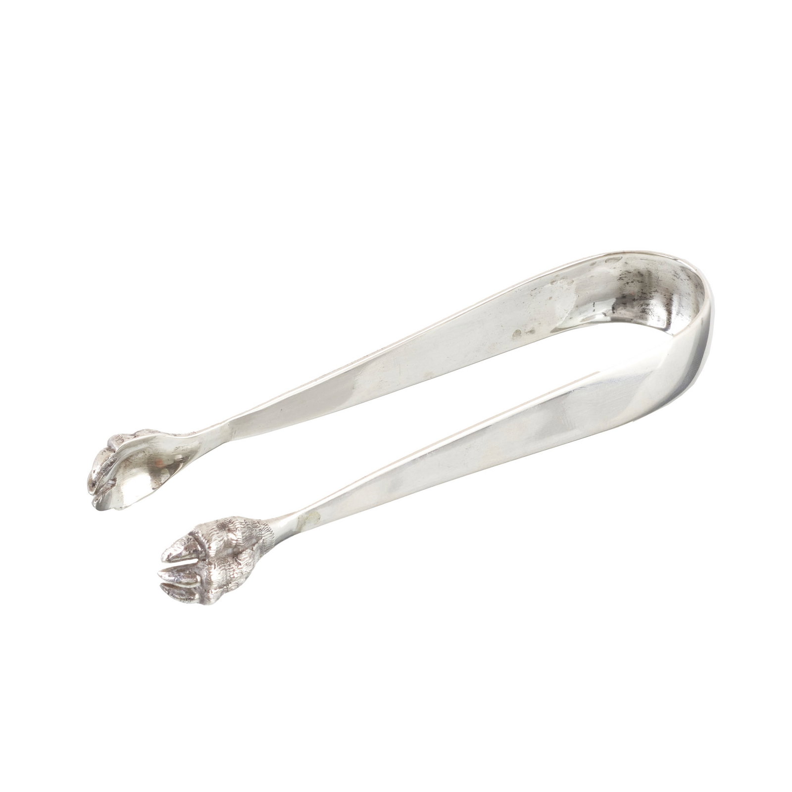 Porto silver bread tweezers: Portuguese silver, Porto's assay mark (1843-1853), silversmith's hallmark (1810-1877), incised decoration with shell-shaped terminals. Signs of wear. Approx weight:63,8g. Dim.:12,5cm.