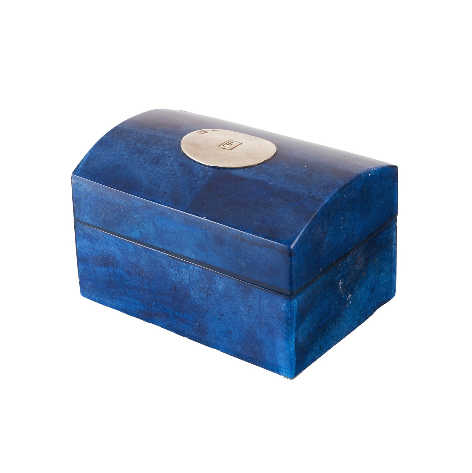 LUIZ FERREIRA (1909-1994) - Blue box with silver medallion: Blue resyn box with portuguese silver medallion, 925 hallmark (post-1985), silversmith's mark of Venancio Pereira Lda. (1976), 'LF' commercial mark. Signs of use. Dim.: 5.5x8.5cm.