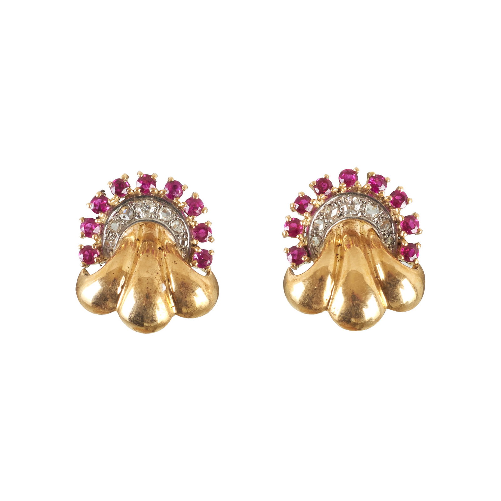 Pair of gold earrings with rubies and diamonds: Yellow gold, rooster hallmark, set with nine round brilliant-cut rubies and seven round brilliant-cut diamonds. Approx. total weight: 10.3g. Dim.: 2cm.