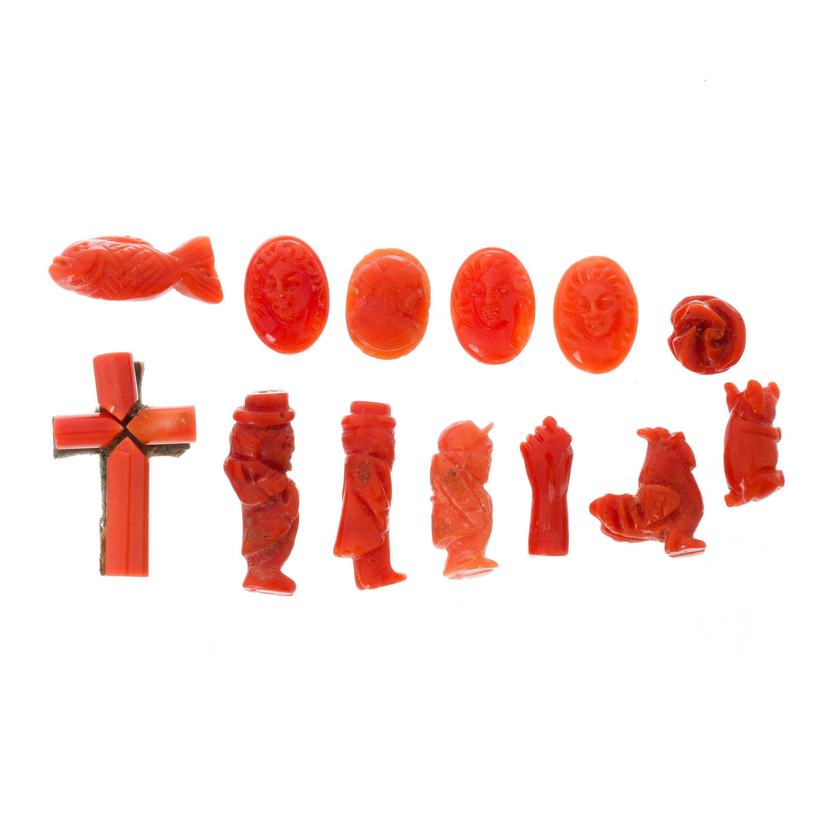 13 Trapani Corals: Italy, 19th/20th century, various carved corals depicting a cross, animals and figures, 66.75k. Sign of use. Dim: from 1cm to 2.9cm.