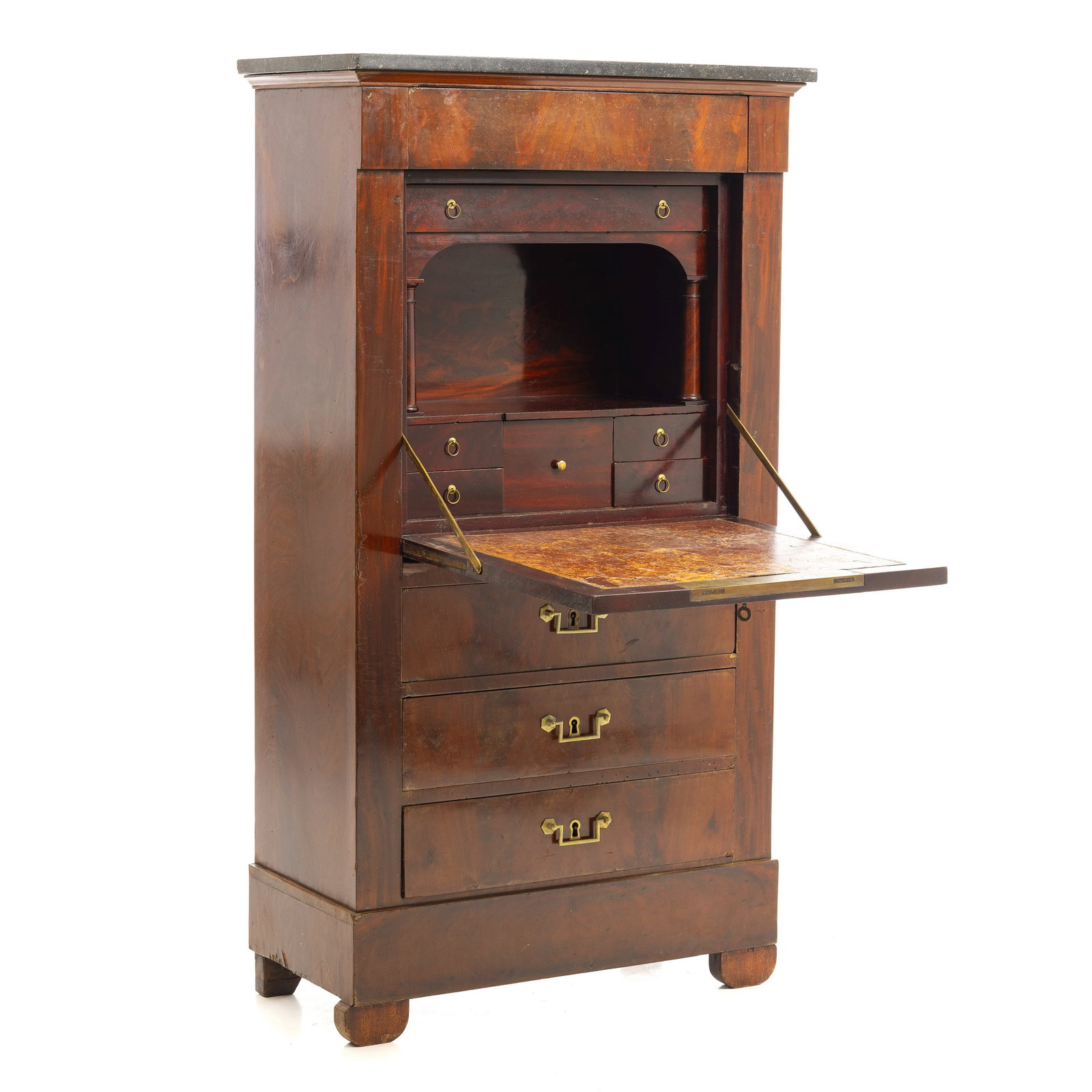 Chiffonnier a Abbattant: 19th century mahogany desk with 4 outer drawers and 5 inner drawers, with keys. Signs of use, some marks on the wood. Dim.: 140.5x77x39cm top: 53.5cm.