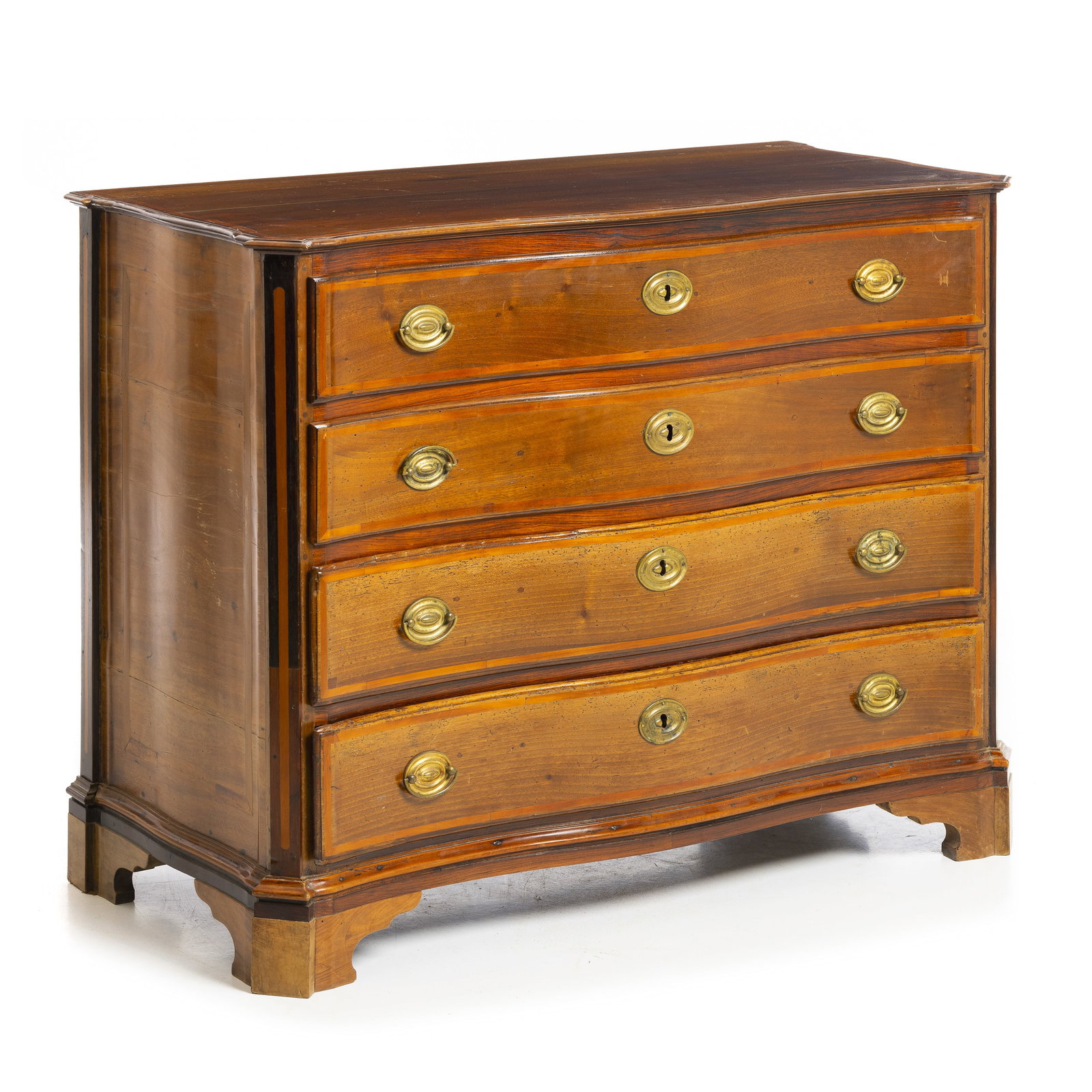 D. Maria commode: Portugal, 18th/19th century, in vinhatico wood, marquetry decoration, gilt metal fittings, with four drawers. Signs of use. Dim.: 89x111x53.5cm.