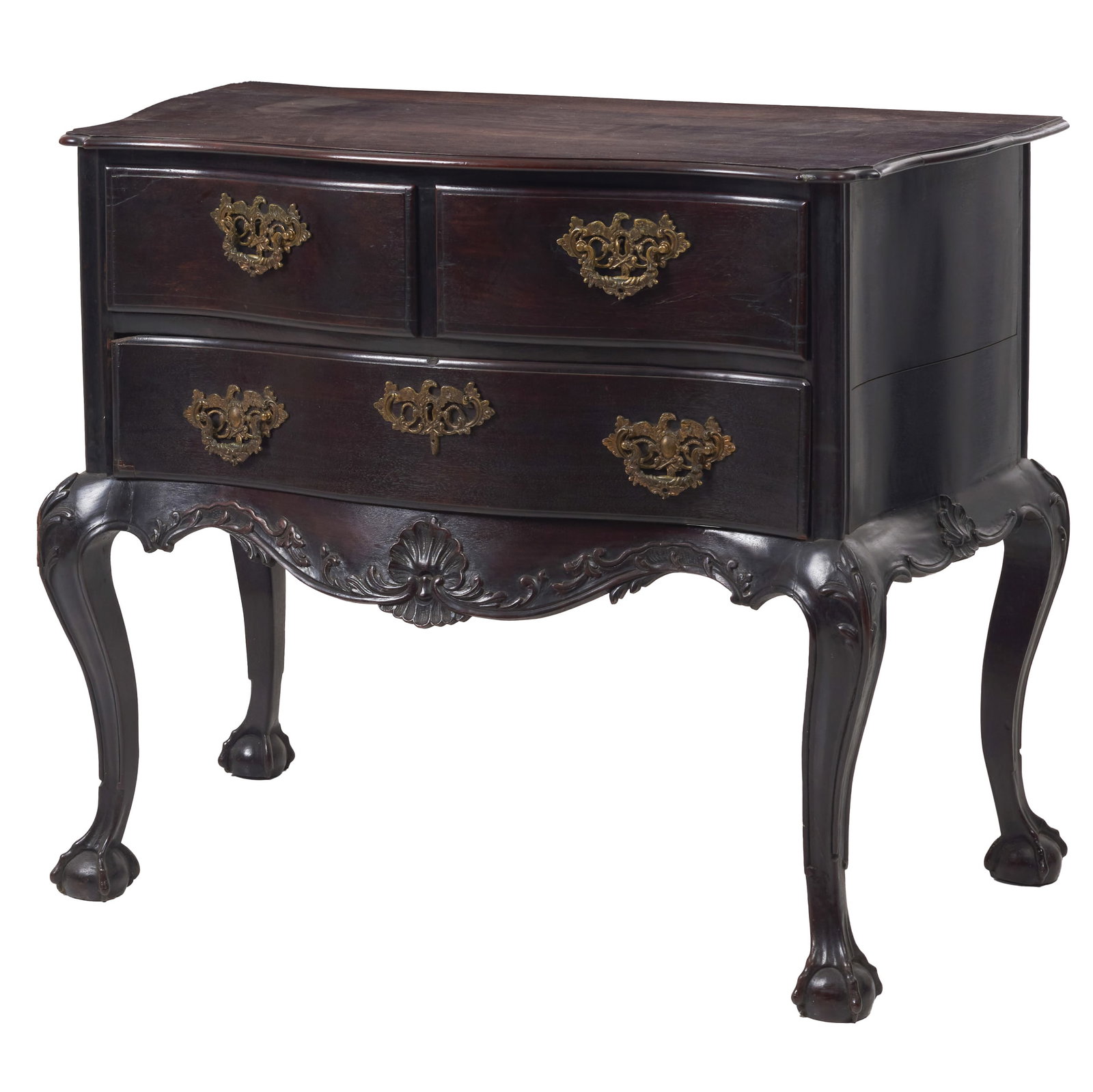 D. Joao V style chest of drawers: Portugal, 19th c., in carved vinewood, case with two drawers and one large drawer, shaped top, apron and legs with vegetal motifs, claw-and-ball feet. Signs of use. Dim.: 86.5x104x54.5cm.