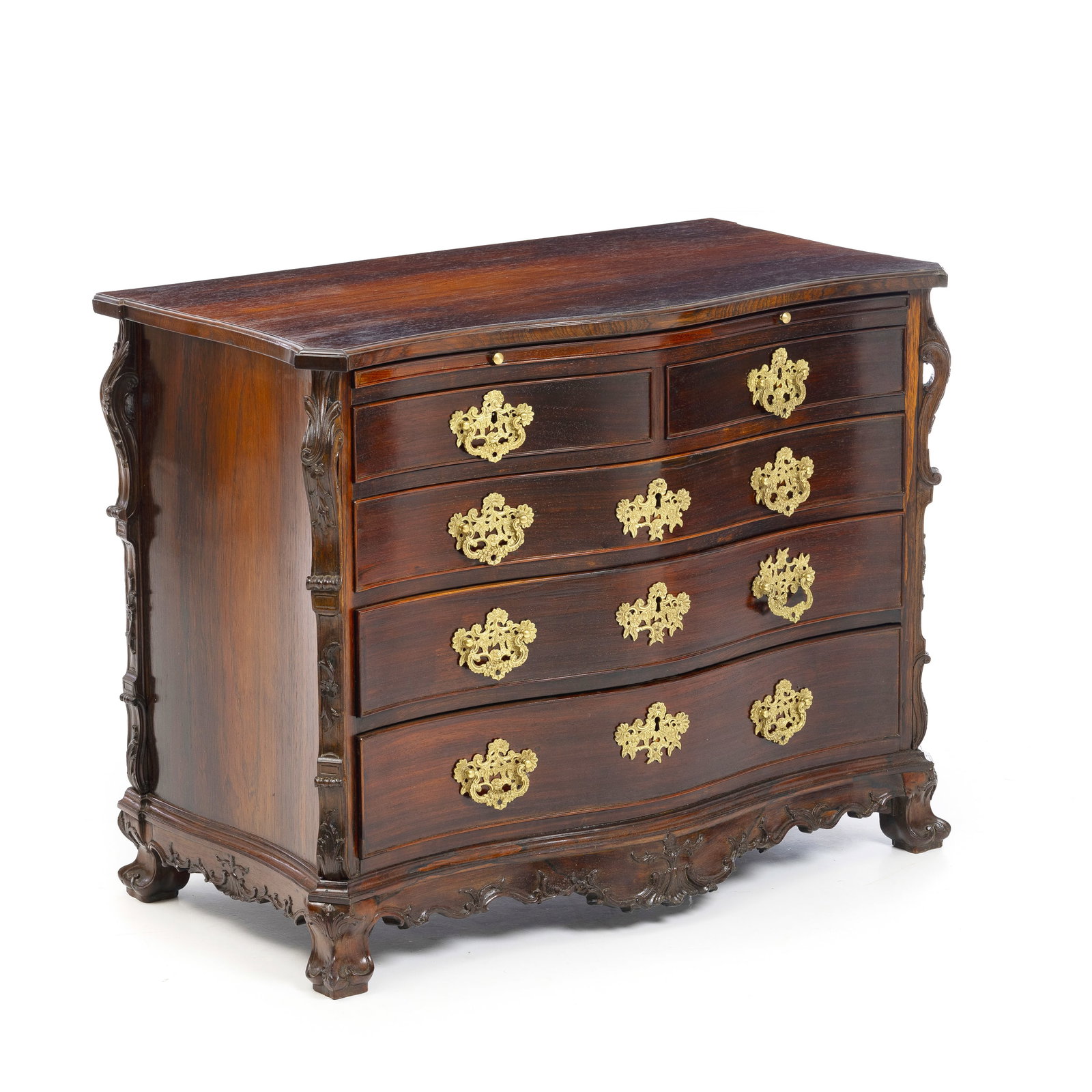 D. Jose chest of drawers with drawing board: Portugal, 18th century, in rosewood, with a drawing board, two drawers and three large drawers, uprights and skirtings with carved decoration of plant motifs and scrolls, bronze fittings in relief and