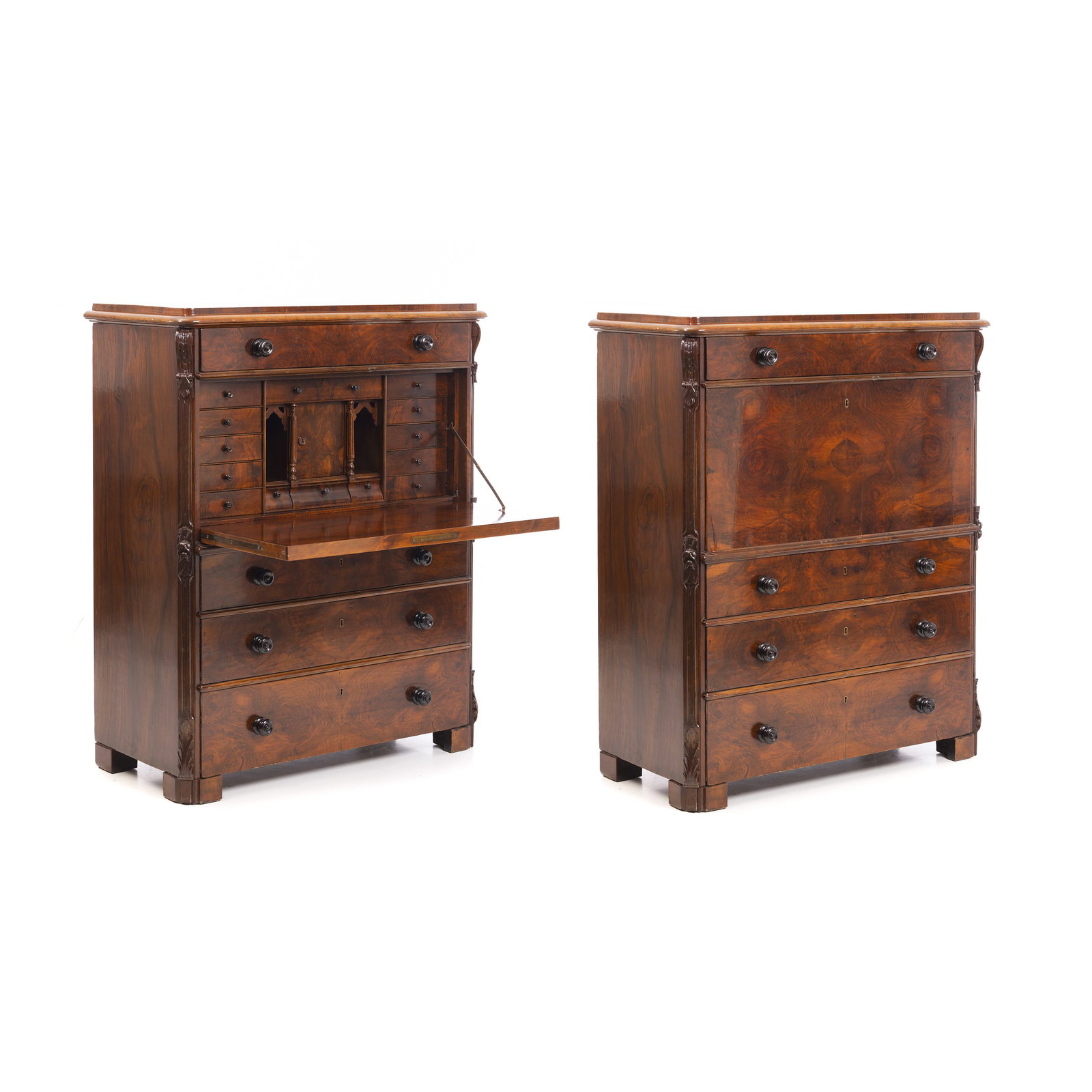 Large desk commode a Abattant: France, 19th century, in walnut root veneer, with raised edges and marble top. Signs of use. Dim.:141x116x54cm in 141x116x94cm.