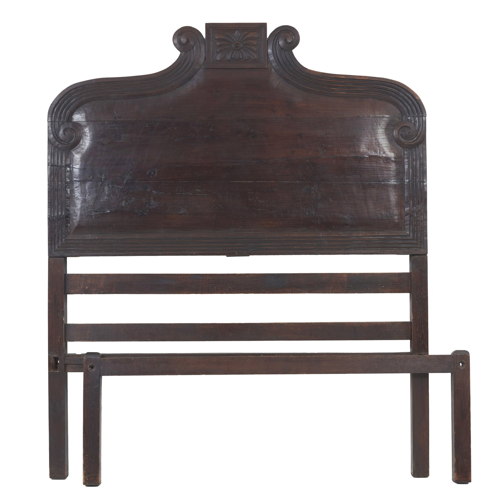 D. Maria Bed: Portugal, 19th century, carved in vinewood; band with fluting and rolled edges, central medallion with floral motif. Signs of use. Dimensions:
