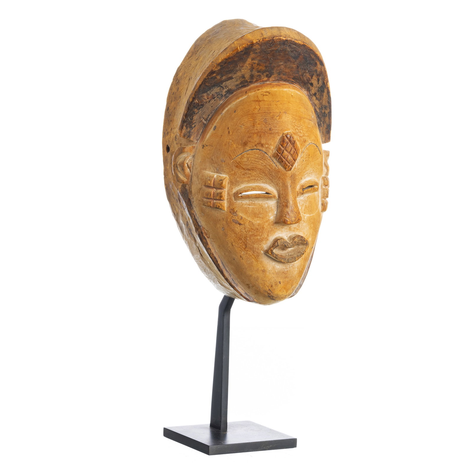 POUNU - Maiden Mask: Gabon, early 20th century, in carved and incised wood, traces of kaolin pigments. Signs and patina of use. Patinated bronze stand. Dimension: 42.5cm.