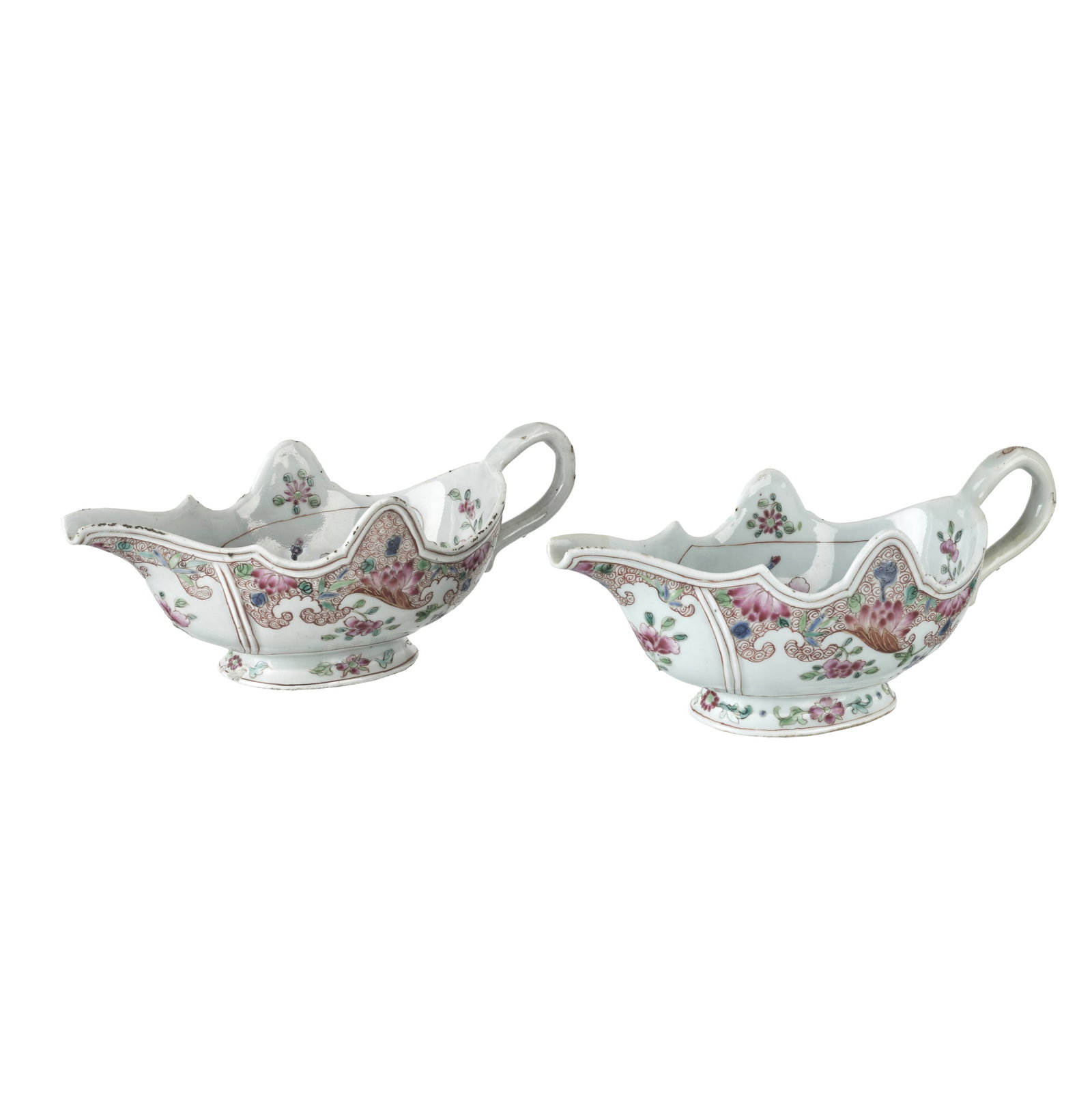 Pair of porcelain bowls from China, Yongzheng: China, Yongzheng period, polychrome enamel decoration in the pink family, rouge-de-fer and gold, with floral motifs. Signs of use, minor flaws, repaired handle. Dim.: 24cm.