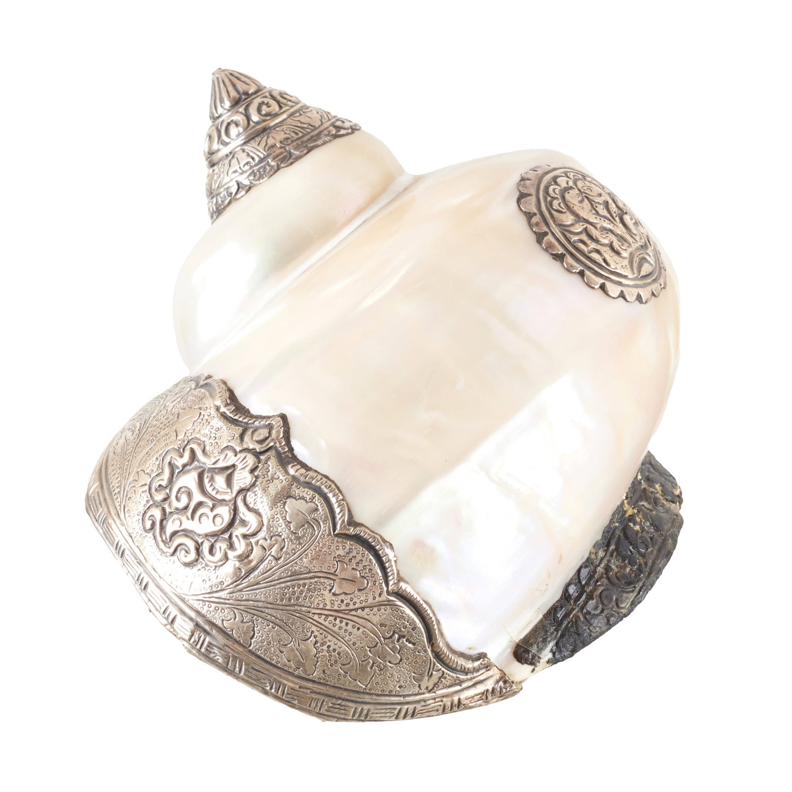 Tibetan buddhist shell with silver: Tibet, 20thC, turbo marmuratus shell with silver inlays, featuring raised and chiselled buddhist decoration with medallions and lotus motifs. Signs of use and a small flaw. Dim.: 16cm.