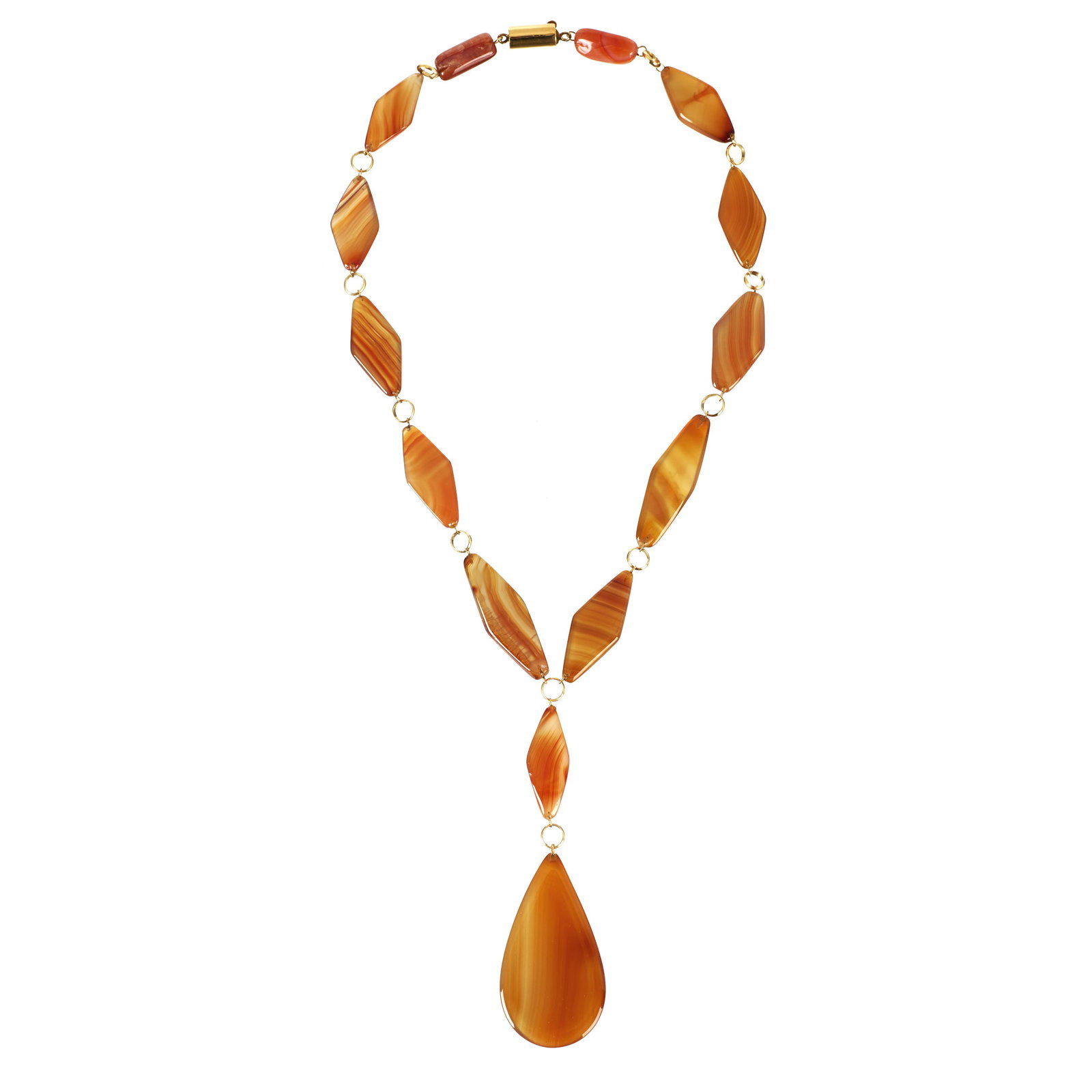 VIRGILIO SECO (20th/21st) - Necklace in gilt silver and carnelian agate: Carnelian agate bead necklace, clasp and links in Portuguese silver, contrast 925 eagle. Signs of wear. Total weight approx.: 88.77g. Dim.: 39cm.