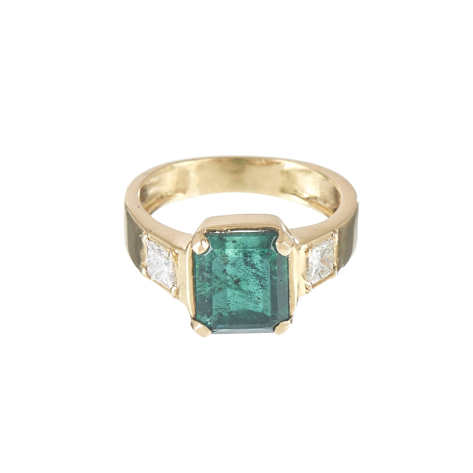 Gold ring with diamonds and an Emerald (1 of 1)