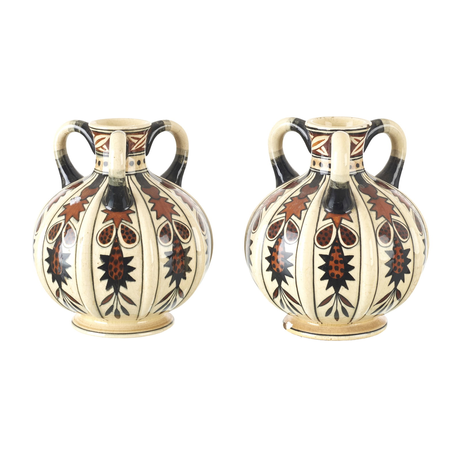 ALELUIA - Pair of small Art Deco jars: Manufactured by Aleluia, Aveiro, c.1950, polychrome glazed decoration featuring stylised plant motifs; with three handles. Marked. Signs of use, minimal chips. Dim.: 13cm.