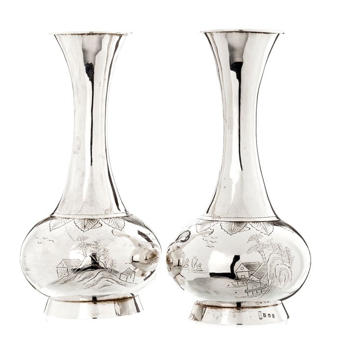 Pair of Chinese silver vases, Minguo: China 20th Century, period Minguo, Chinese silver marked incised decoration, river landscape. Approx.: 392grs. Dim.: 18cm.