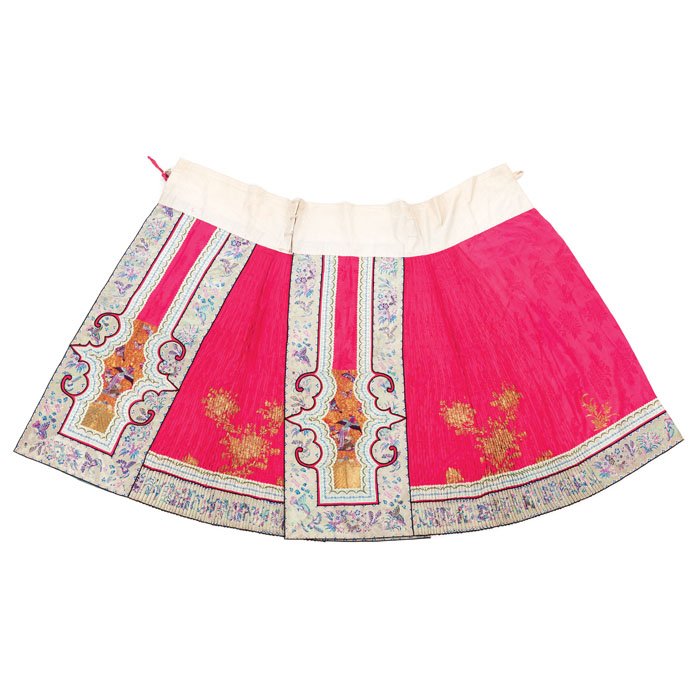 Chinese embroidered skirt: China 20th Century, Minguo, pleated skirt of silk embroidered with silver thread and golden silk. Signs of use. Dim.: 96x108cm.