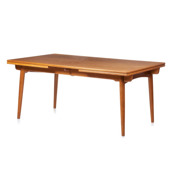 HANS J. WEGNER (1914-2007) - Dining table: Denmark, c.1950-60, Teak, with two tablets add, manufactured by Andr. TUCK. Incised Mark. Dim: 71,5 x159, 5x100cm; open:. 71,5 x279, 5x100cm.