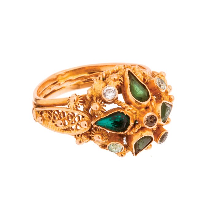 Gold ring with esmeralds: Gold, dragon head assay mark, with four drop cut emeralds and stones. Approximate weight:6.6grs. Dim.:3cm; diam.:1.8cm.
