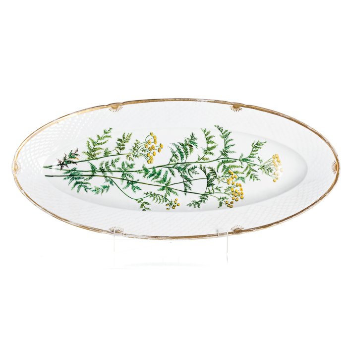 Fishwife platter 'Flora Danica' porcelain: Danish Porcelain, Bing & Grondahl, molded, polychrome decoration, golden maple, marked on the base. Signed, species name, date of 1919. Signs of use. Dim:. 66cm.