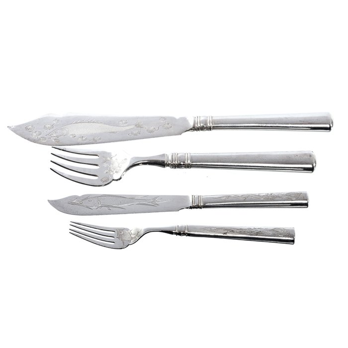 WANG HING - Cutlery set for fish in Chinese silver: China, 19th/20th century, silver, marked 'WH90', incised decoration with fish and a dragon, for twelve. Total Approximate weight: 1235 g. Dim.: 17.5 to 28 cm.